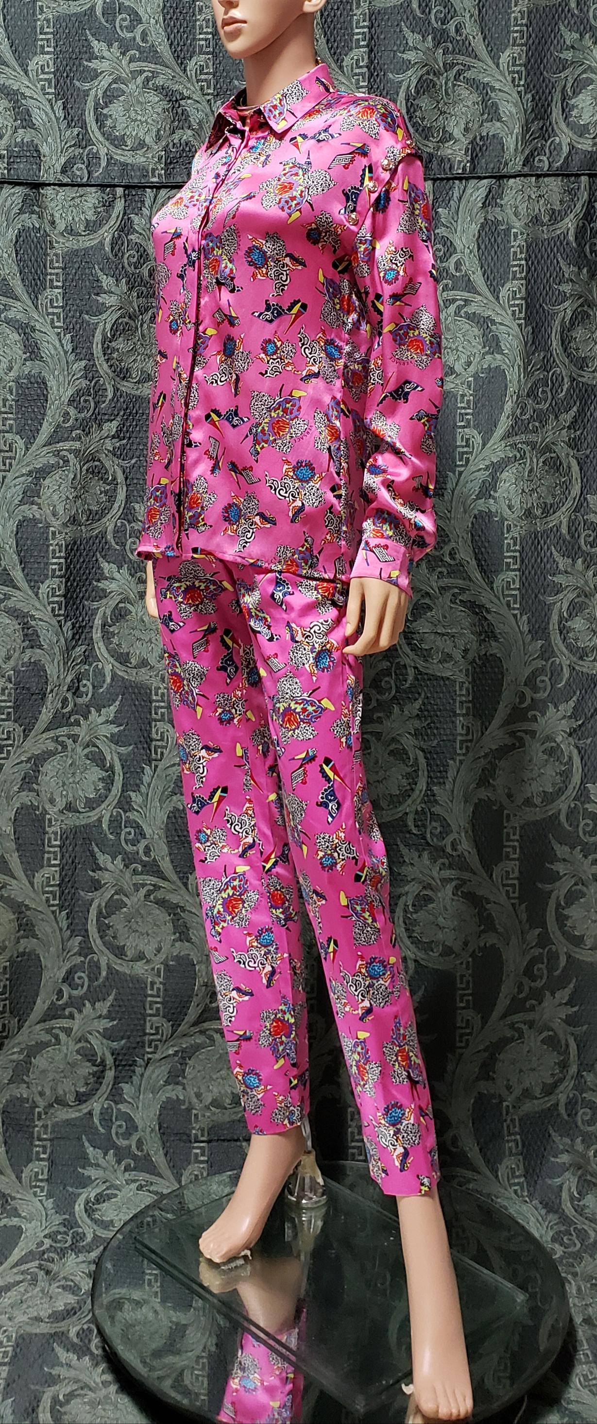 Resort 2013 Look # 8 NEW VERSACE ICONIC PRINT SILK and COTTON PANT SUIT 38 - 2 For Sale 1
