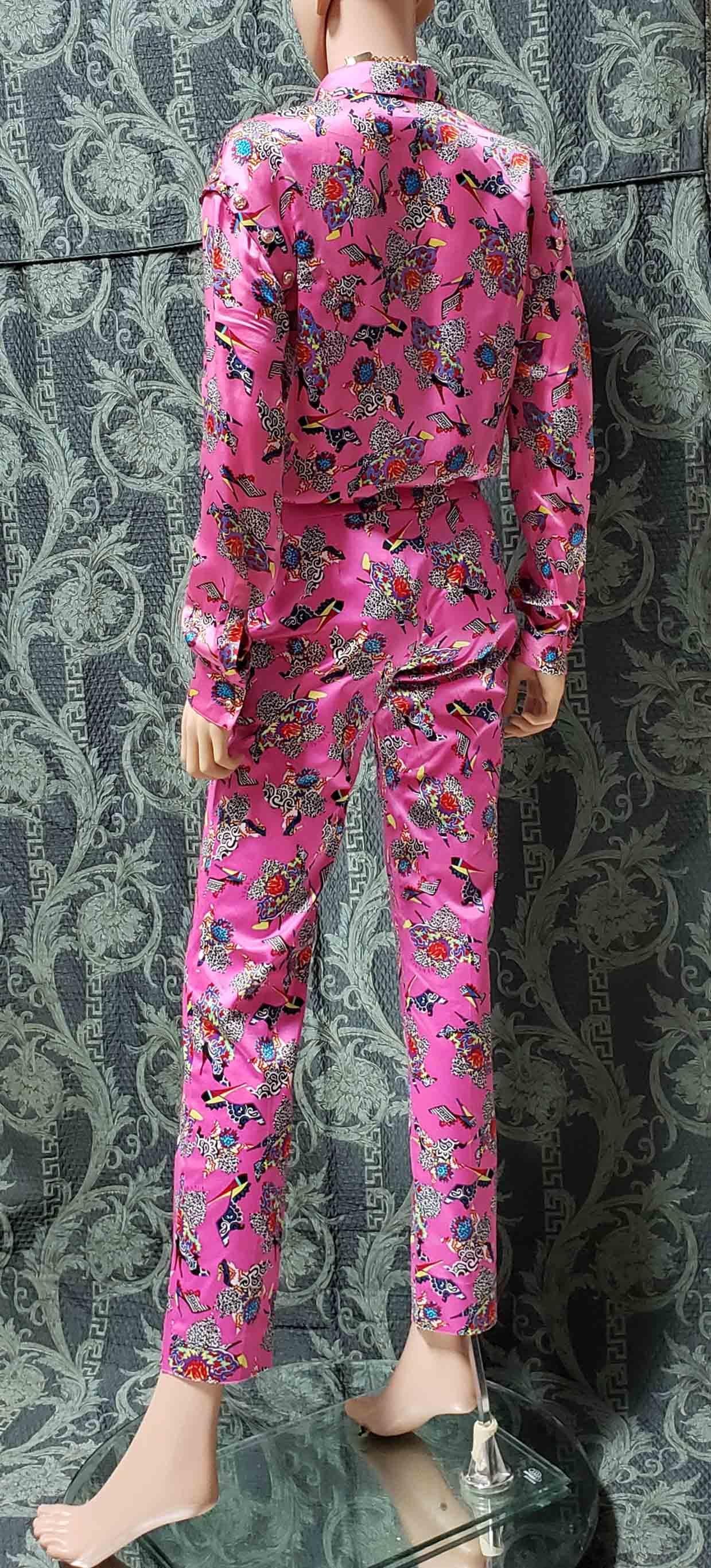 Resort 2013 Look # 8 NEW VERSACE ICONIC PRINT SILK and COTTON PANT SUIT 38 - 2 For Sale 2