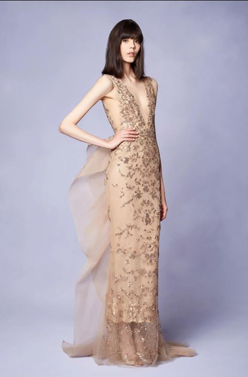 Illusion gold pink dress by Marchesa. 
Resort 2018 L#20

Sleeveless model, fitted skirt, embroidered design, deep V back (the front opening is slightly covered with sheer mesh), concealed zip fastening on the side, draping with a bow at the