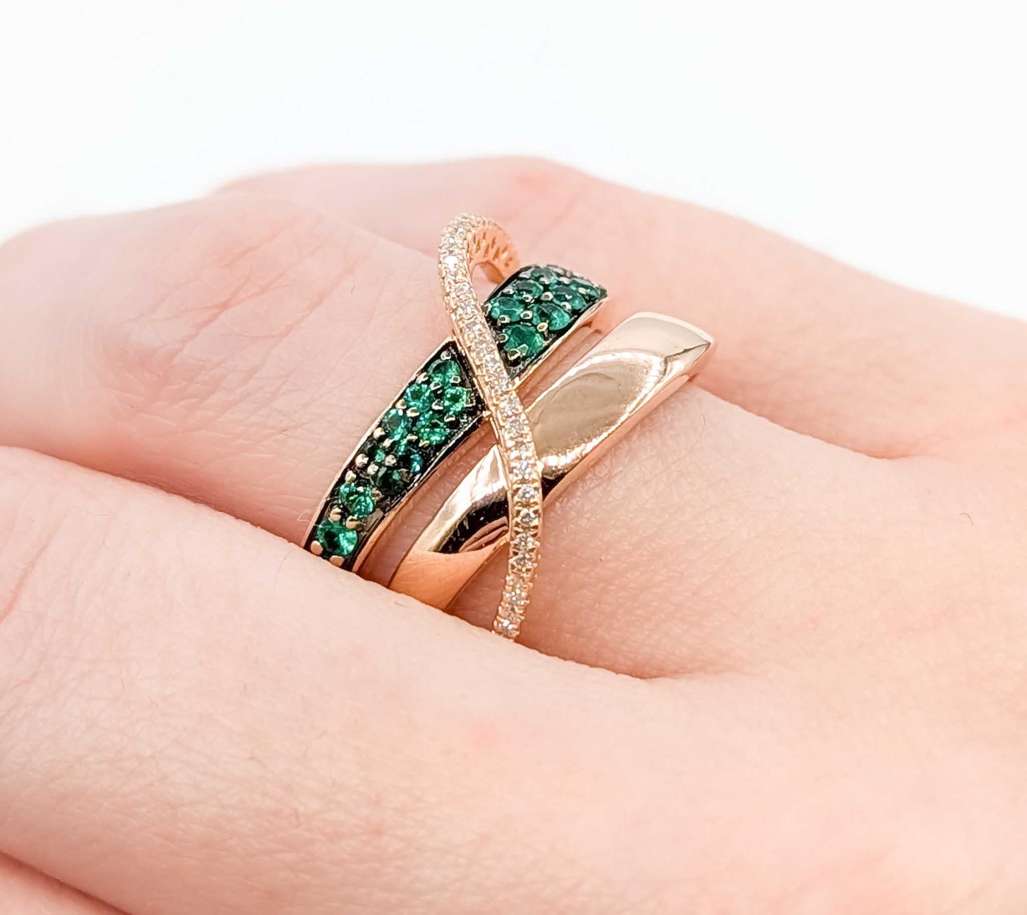 Resplendissante bague LeVian en or rose 14k sertie d'émeraudes et de diamants Excellent état - En vente à Bloomington, MN