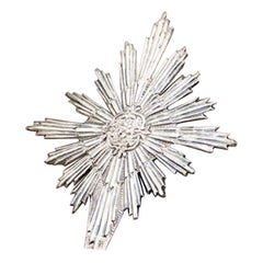 Resplendent silver relief with floral motifs in the center