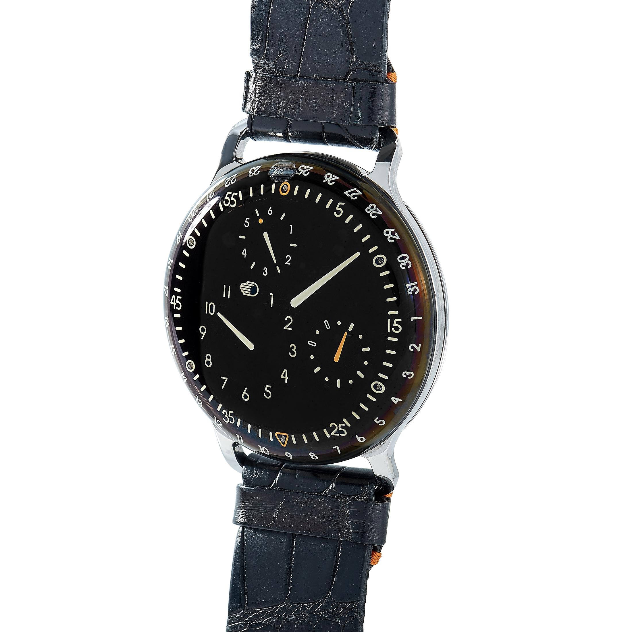 The Ressence Series 3 Type 3B watch comes with a case made out of titanium and sapphire crystal that measures 44 mm in diameter and is presented on a black leather strap. The convex, revolving black dial indicates the minutes, and features three