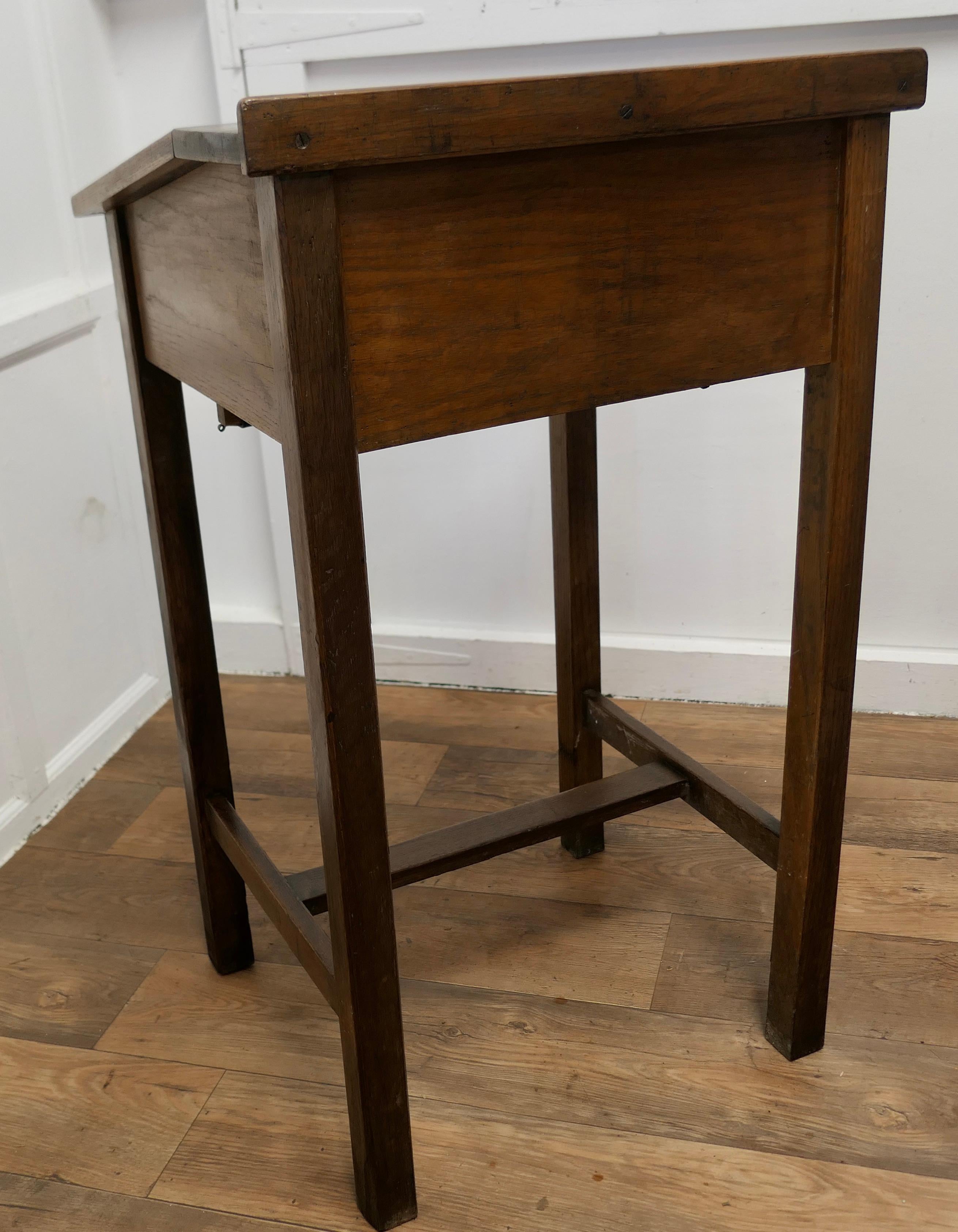 Restaurant Clerks Desk Greeting Station, Greeter Neat Front of House Desk In Good Condition For Sale In Chillerton, Isle of Wight