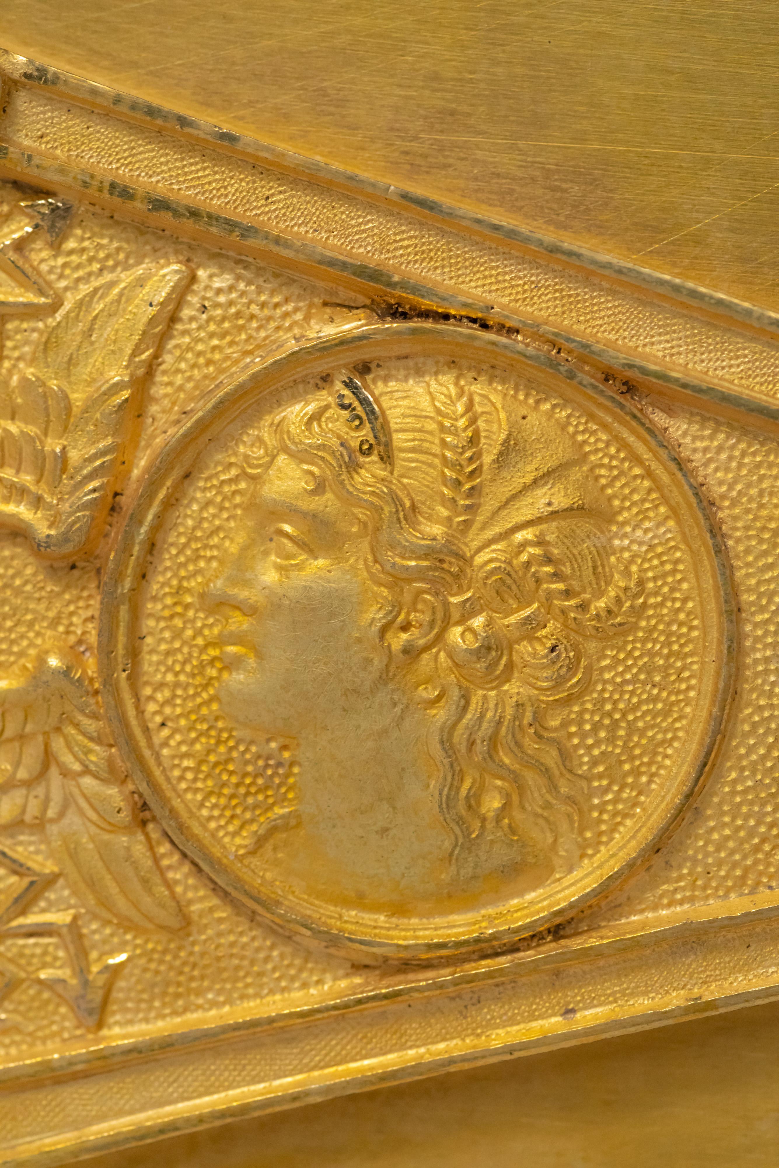 Kaminuhr aus vergoldeter Bronze aus der Restaurationszeit, die Hera repräsentiert im Angebot 9