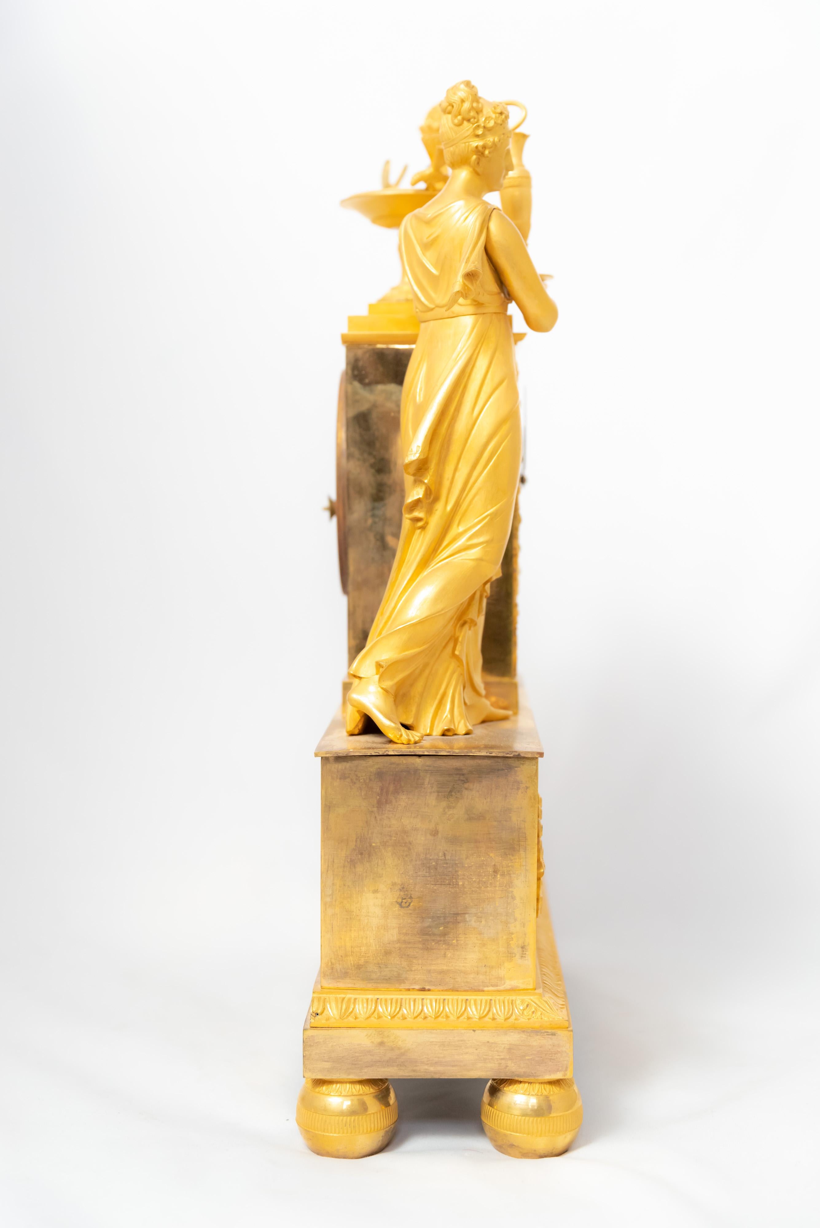 Kaminuhr aus vergoldeter Bronze aus der Restaurationszeit, die Hera repräsentiert (Französisch) im Angebot