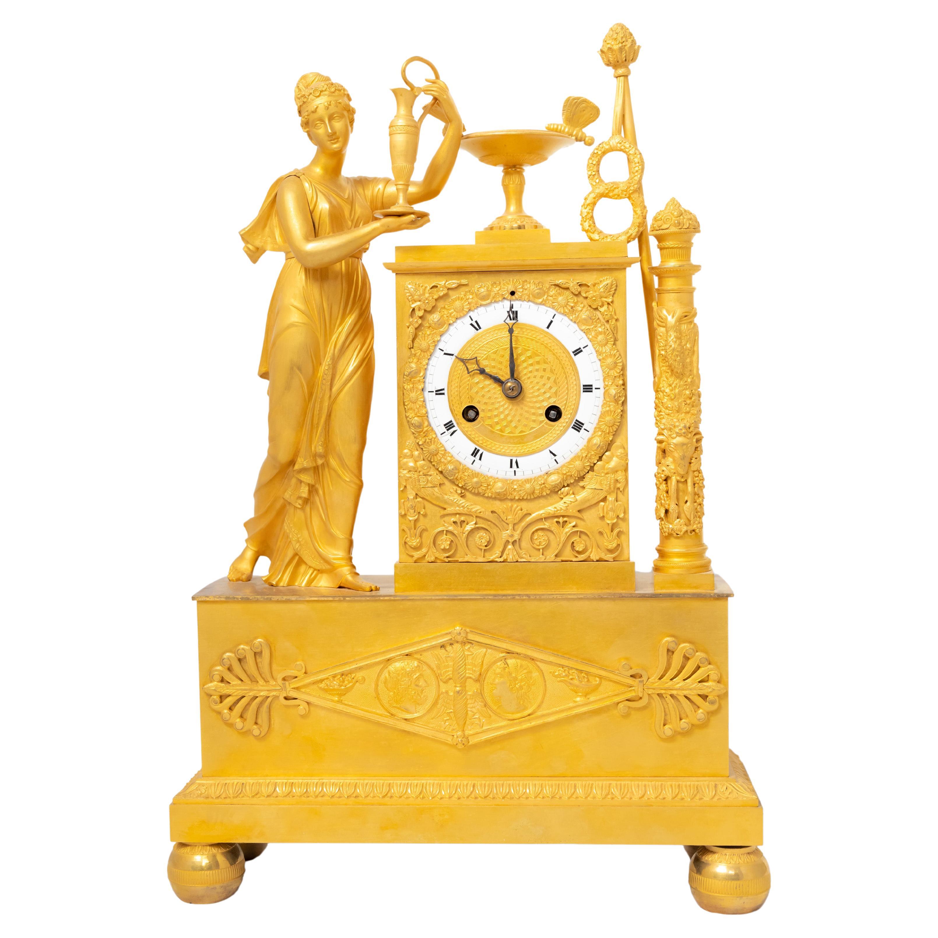 Horloge en bronze doré au feu de l'époque de la Restauration représentant Héra en vente