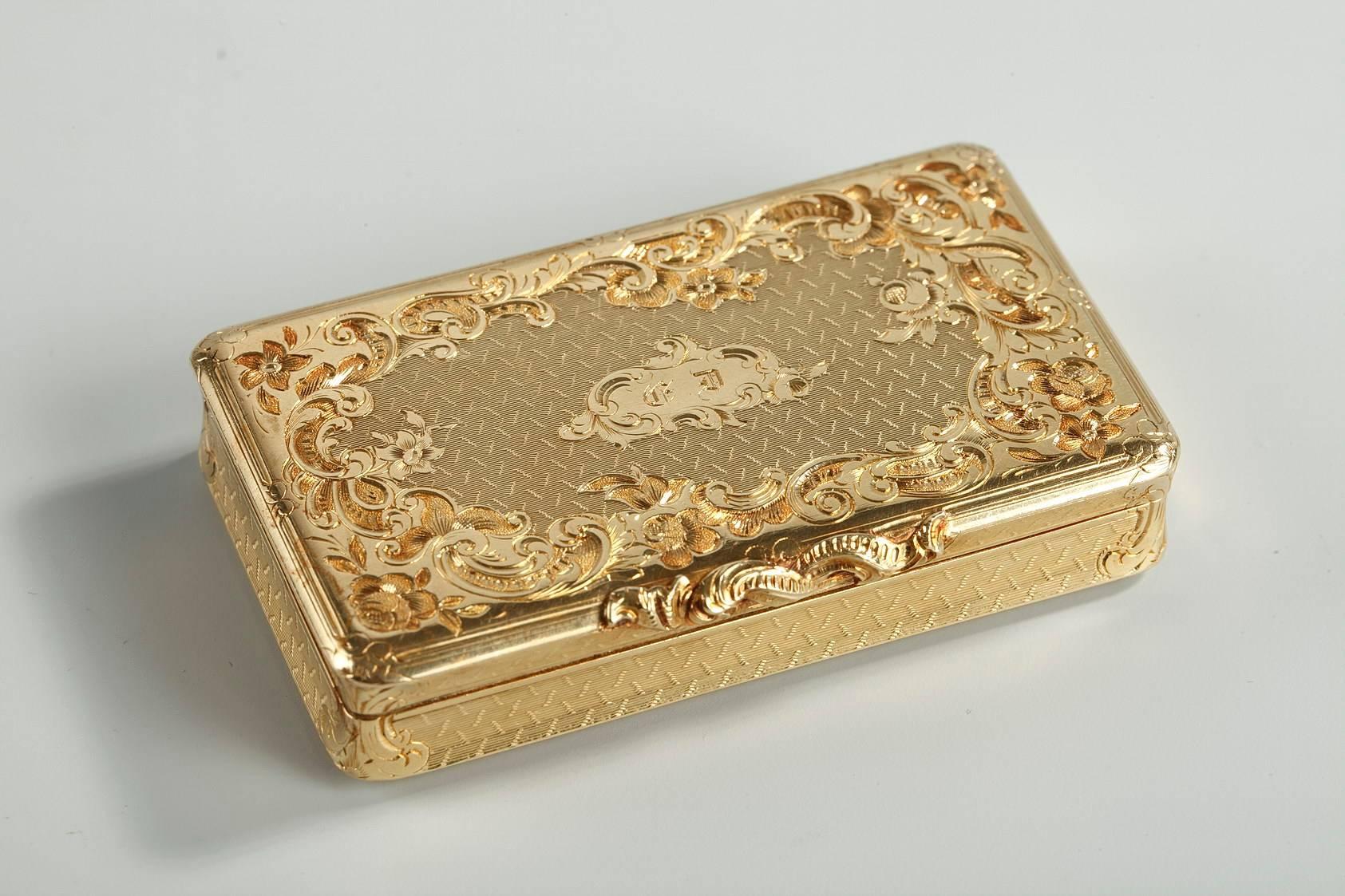 Restauration Gold Boxe in Rocaille Style In Good Condition In Paris, FR