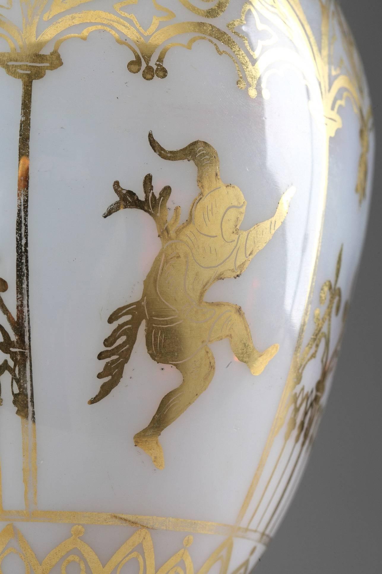 Restaurazione Vasi in vetro opalino Restauration di Jean-Baptiste Desvignes in vendita