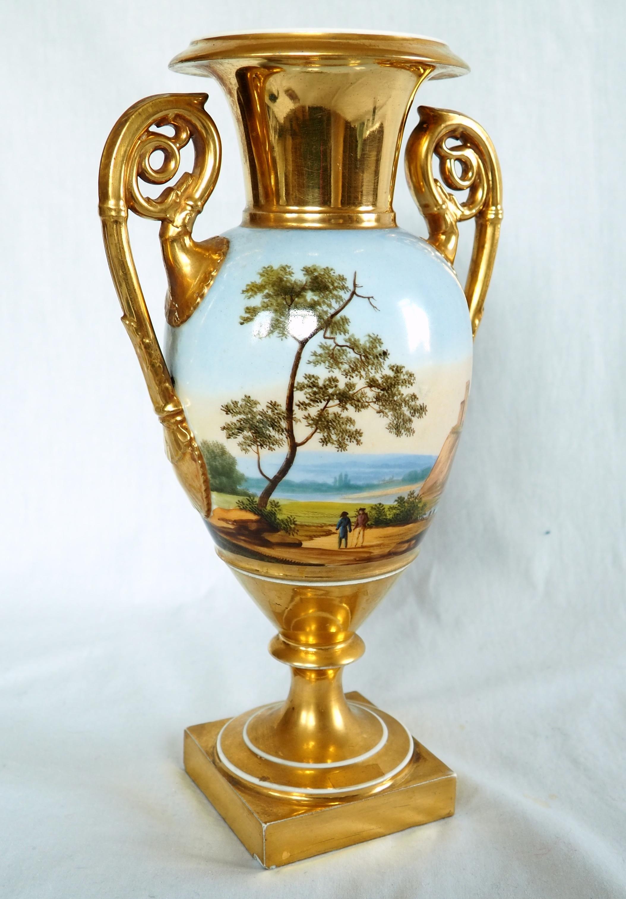 Vaso in porcellana Restauration Paris, XIX secolo, circa 1830 In condizioni buone a GRENOBLE, FR