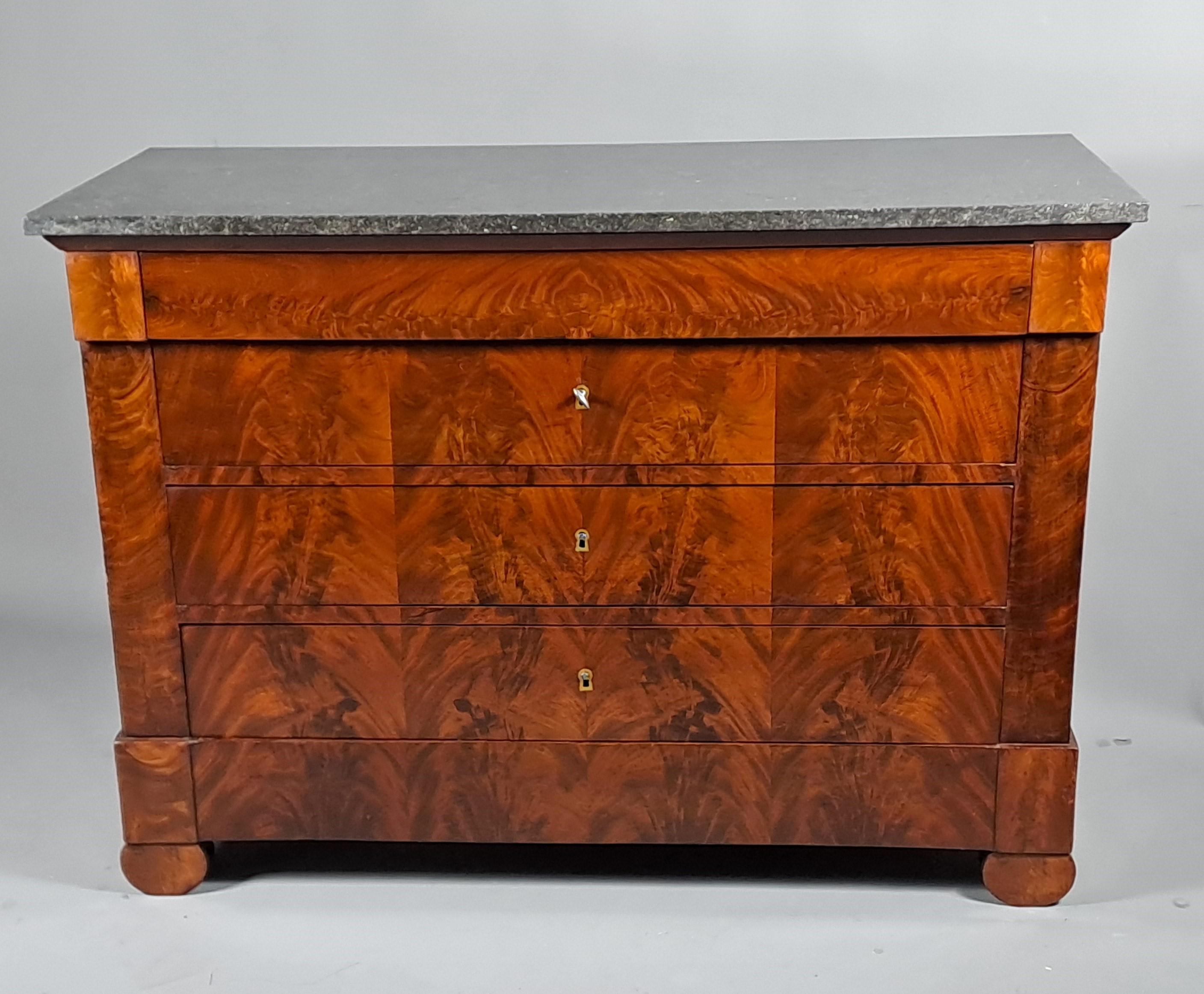 Early 19th Century Restauration Period Commode In Flamed Mahogany For Sale