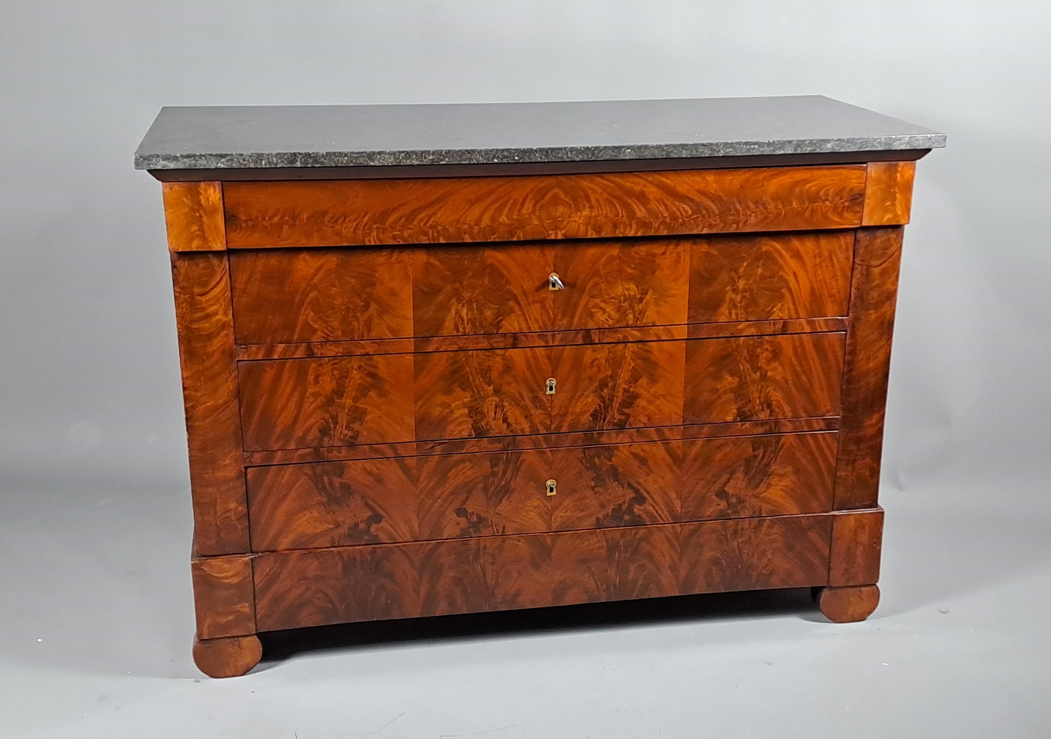 Restauration Period Commode In Flamed Mahogany For Sale 3