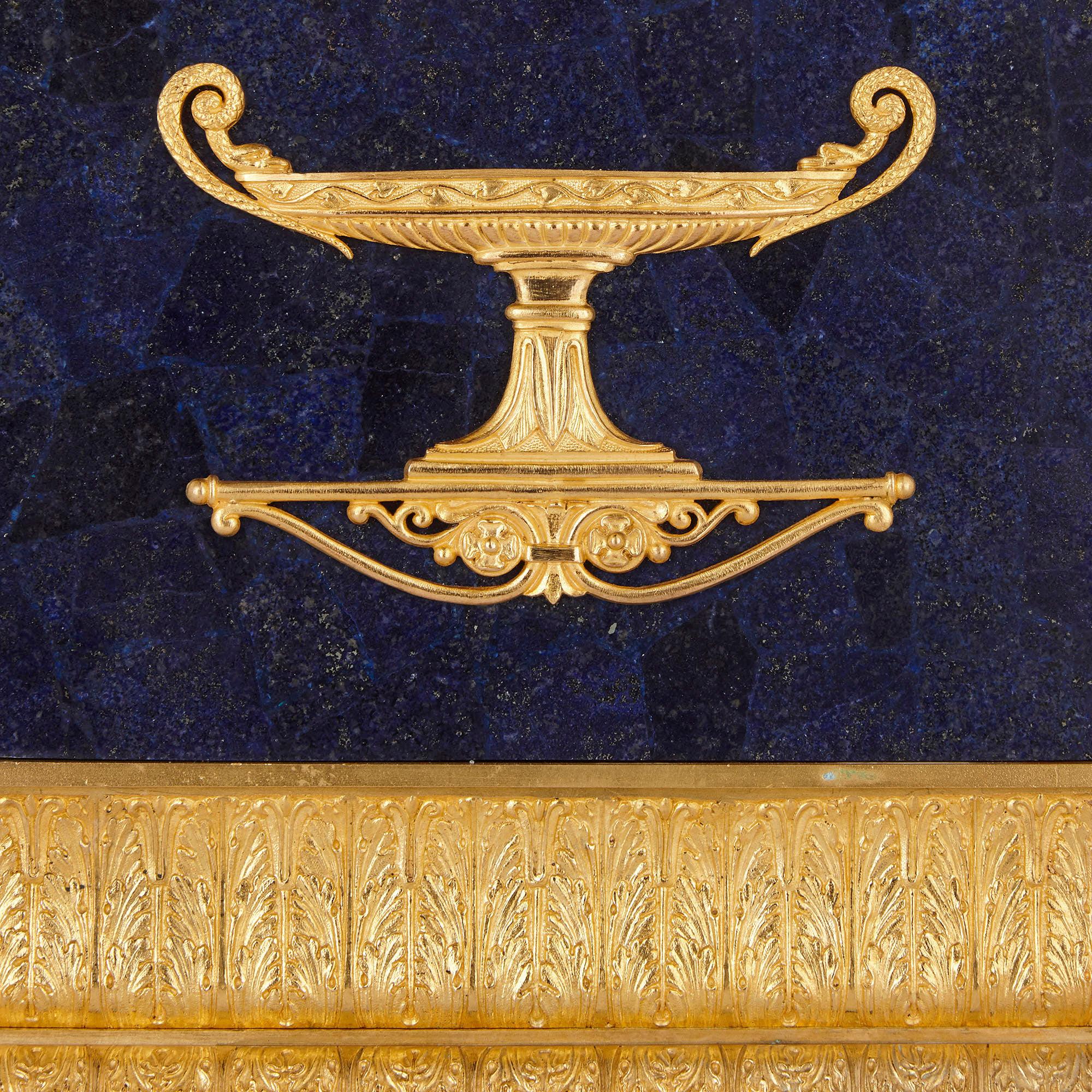 Pendule de cheminée en lapis montée en bronze doré, époque Restauration Bon état - En vente à London, GB