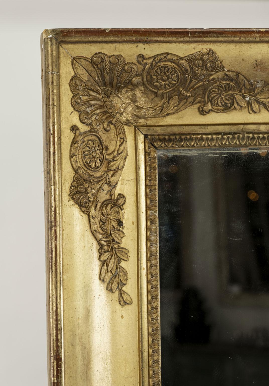 Restauration period giltwood mirror with early - or original - mercury mirror glass (circa 1815-1830). Small amounts of diamond dust around edges.

Note: Regional differences in humidity and climate during shipping may cause antique and vintage wood
