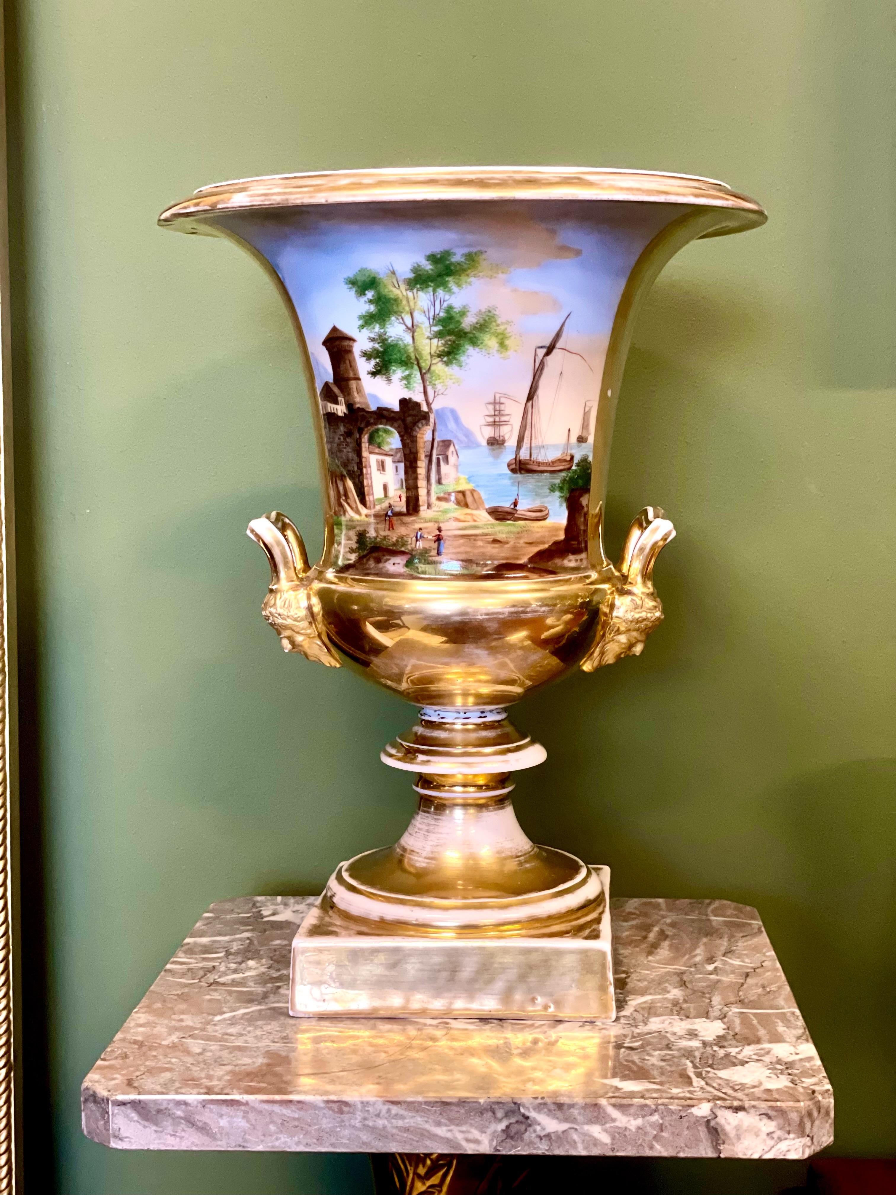 Large Gilt Porcelaine de Paris Medici Vase For Sale 8