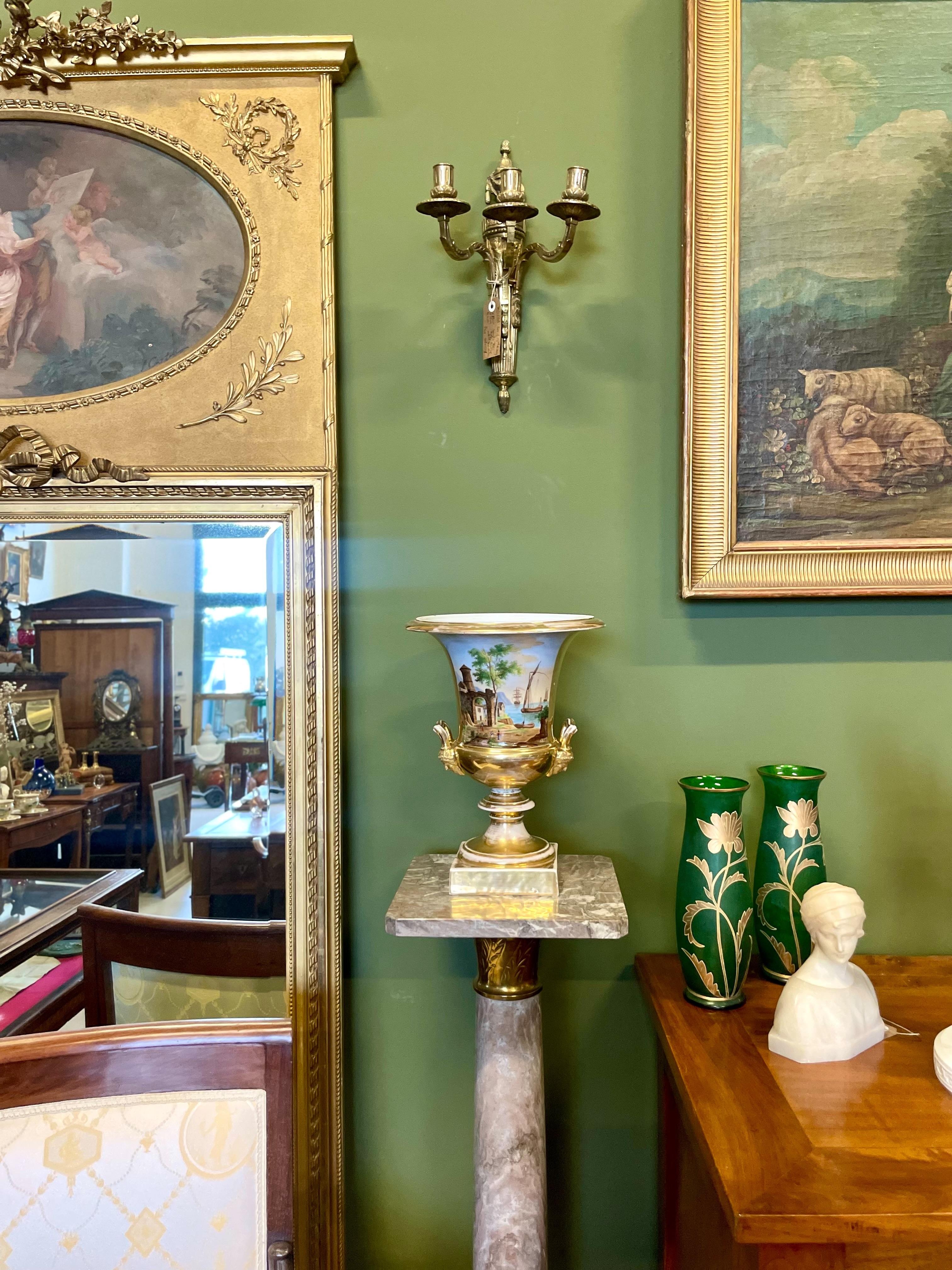 Large Gilt Porcelaine de Paris Medici Vase For Sale 9