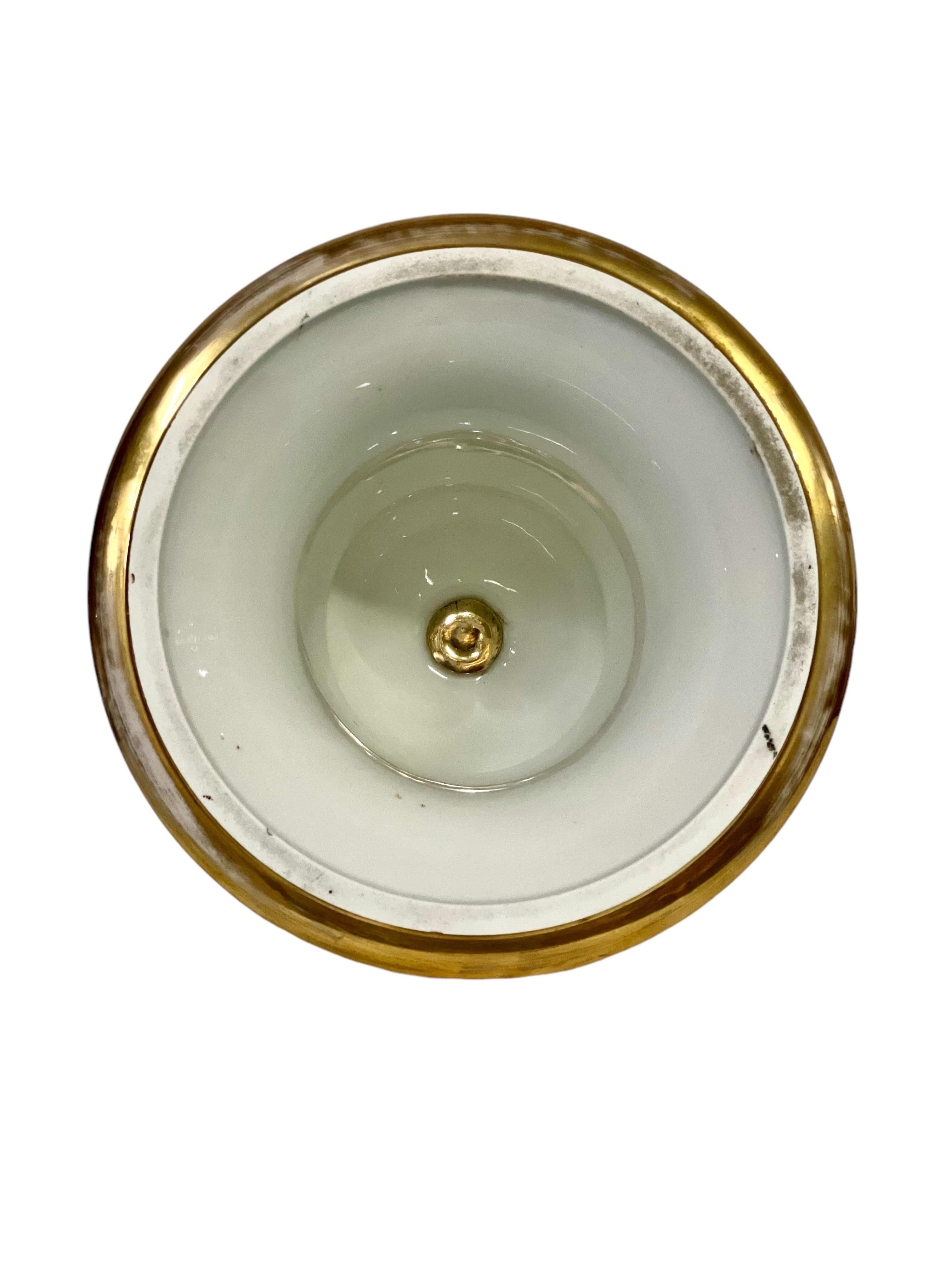 Large Gilt Porcelaine de Paris Medici Vase For Sale 1