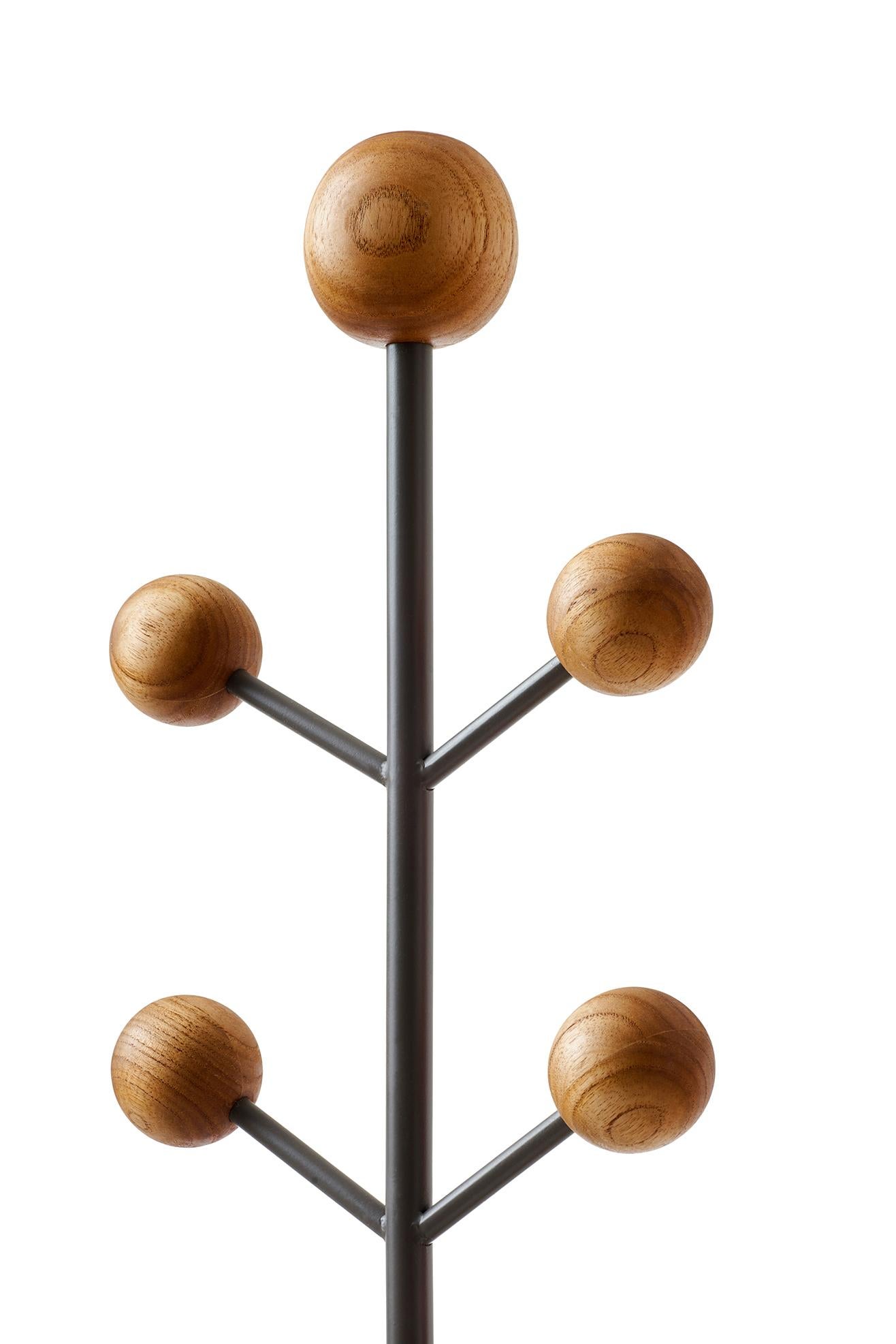 RESTINGA sculptural and minimalistic coat rack in coated steel and ceramic In New Condition For Sale In São Paulo, SP