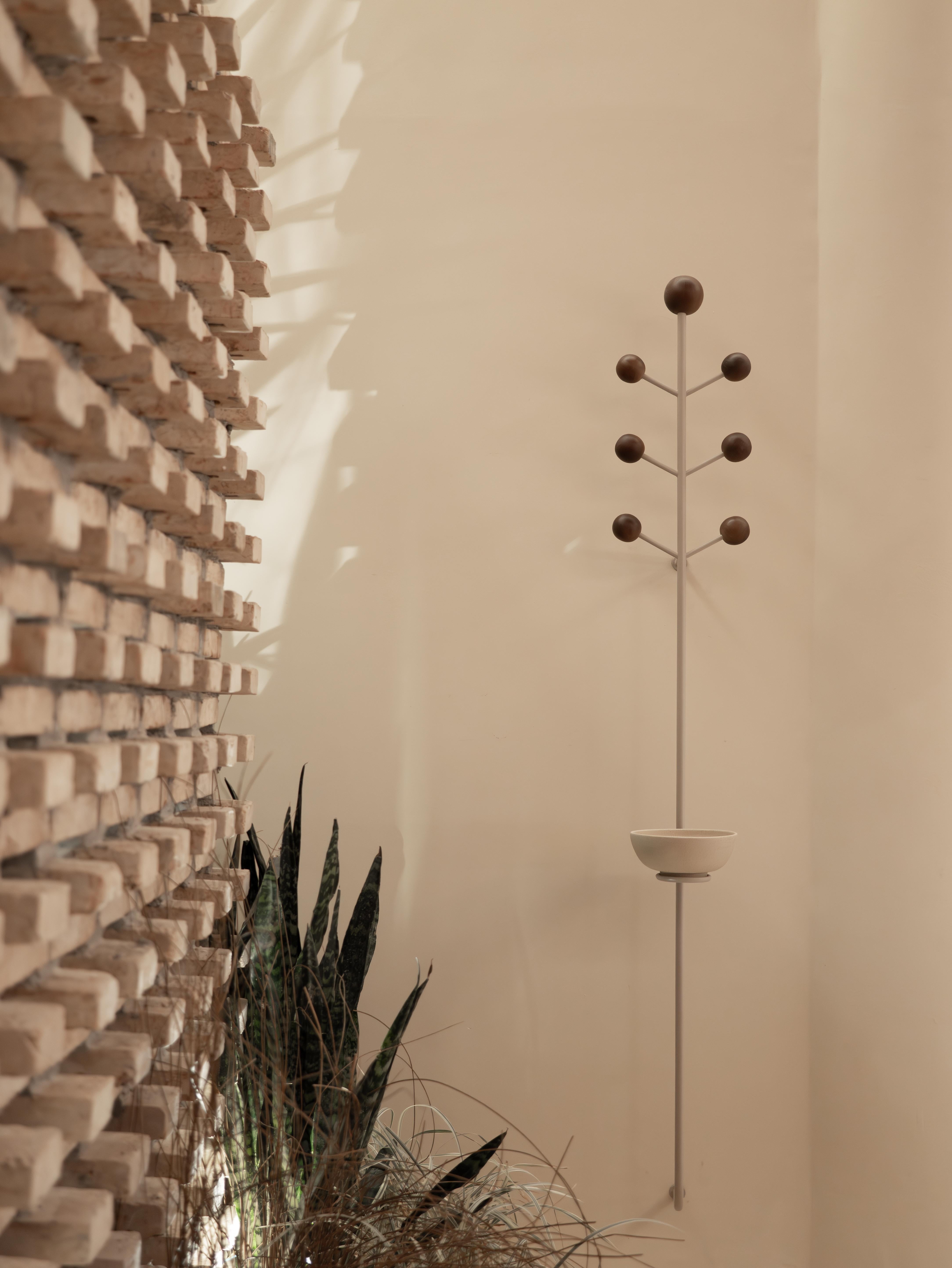 Contemporary RESTINGA sculptural and minimalistic coat rack in coated steel and ceramic For Sale