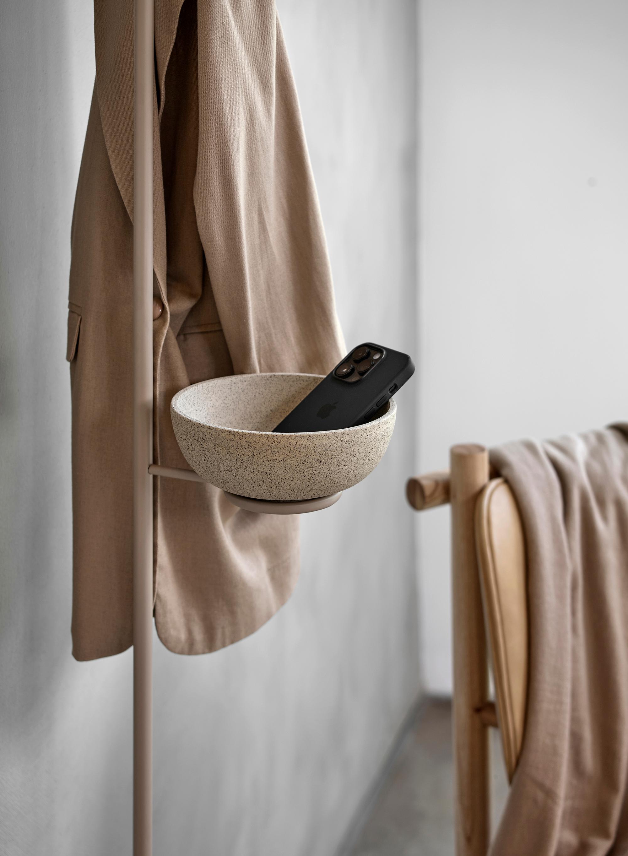 RESTINGA sculptural and minimalistic coat rack in coated steel and ceramic For Sale 2