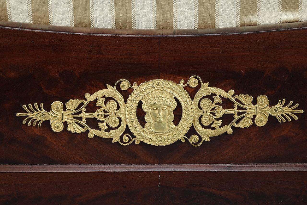 Restoration Period Mahogany and Gilt Bronze Sofa Bed, 19th Century For Sale 5