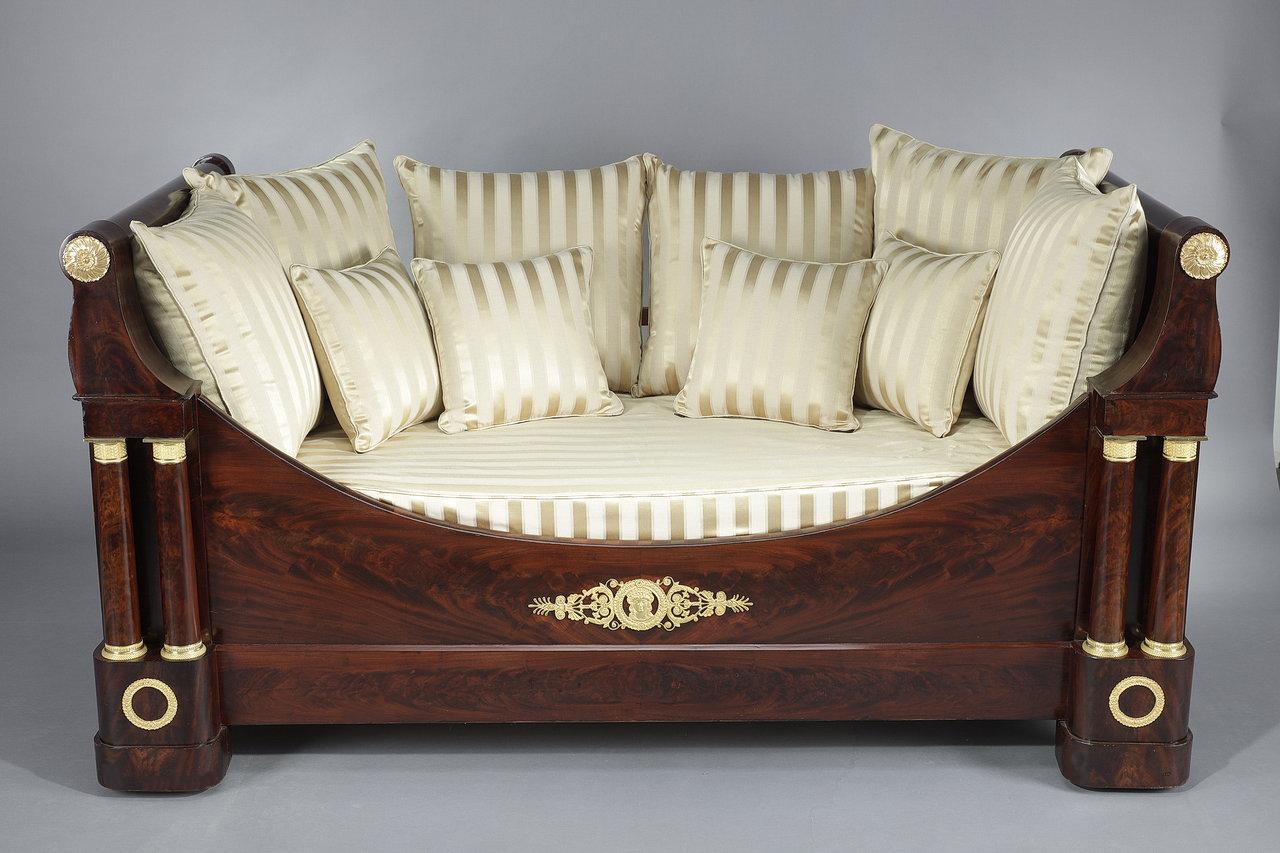 Restoration Period Mahogany and Gilt Bronze Sofa Bed, 19th Century For Sale 2