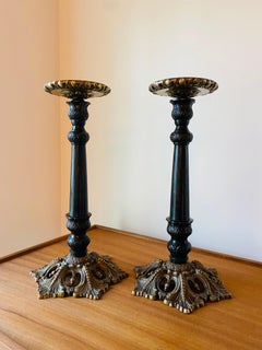 Paire de bougeoirs ornés en bronze de l'époque de la Restauration par Maitland Smith