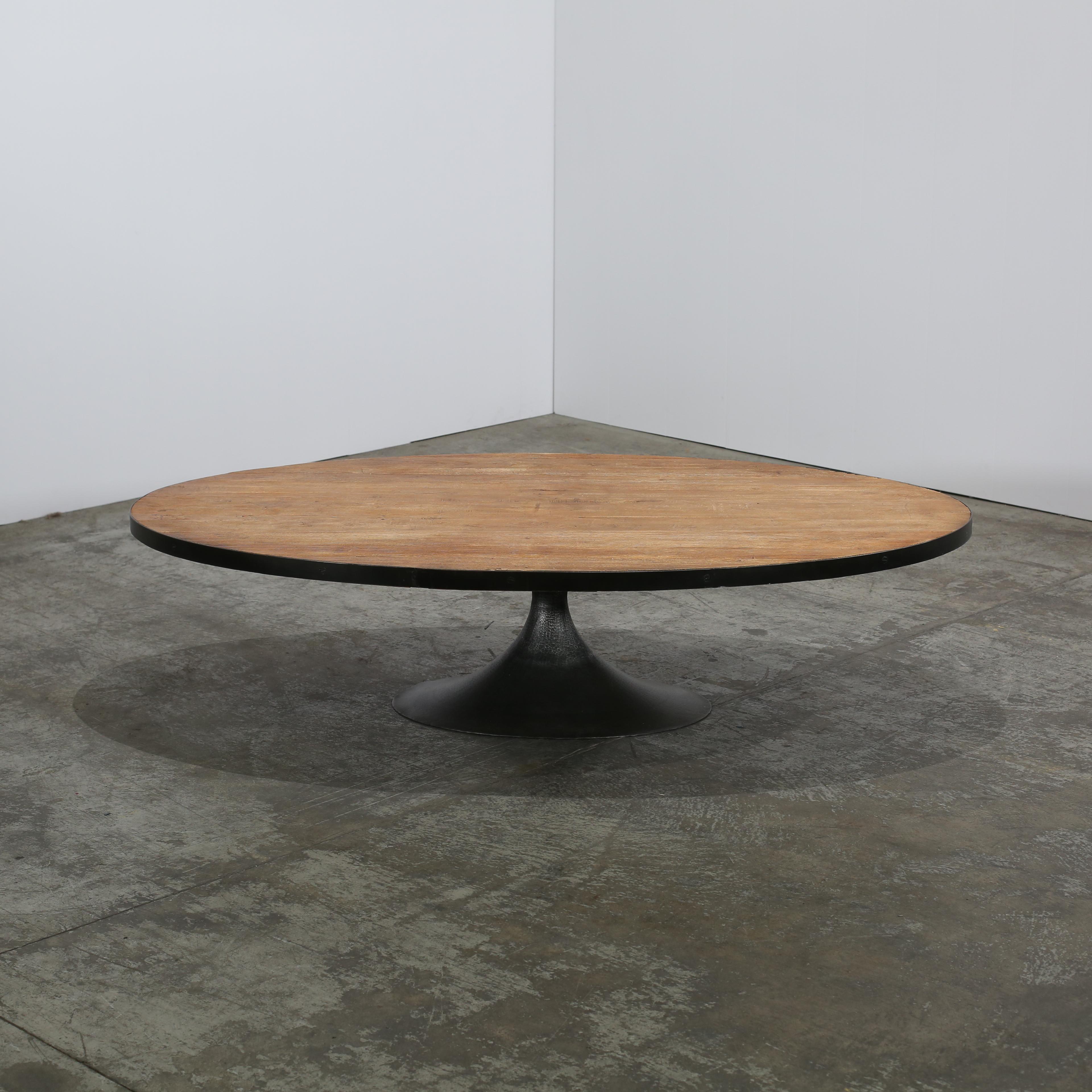 Introducing the Aero Oval Coffee Table by Restoration Hardware, a �‘study in simplicity’. Crafted with meticulous attention to detail, this coffee table boasts a sleek design, that harks back to midcentury furnishings, featuring a smooth beveled top