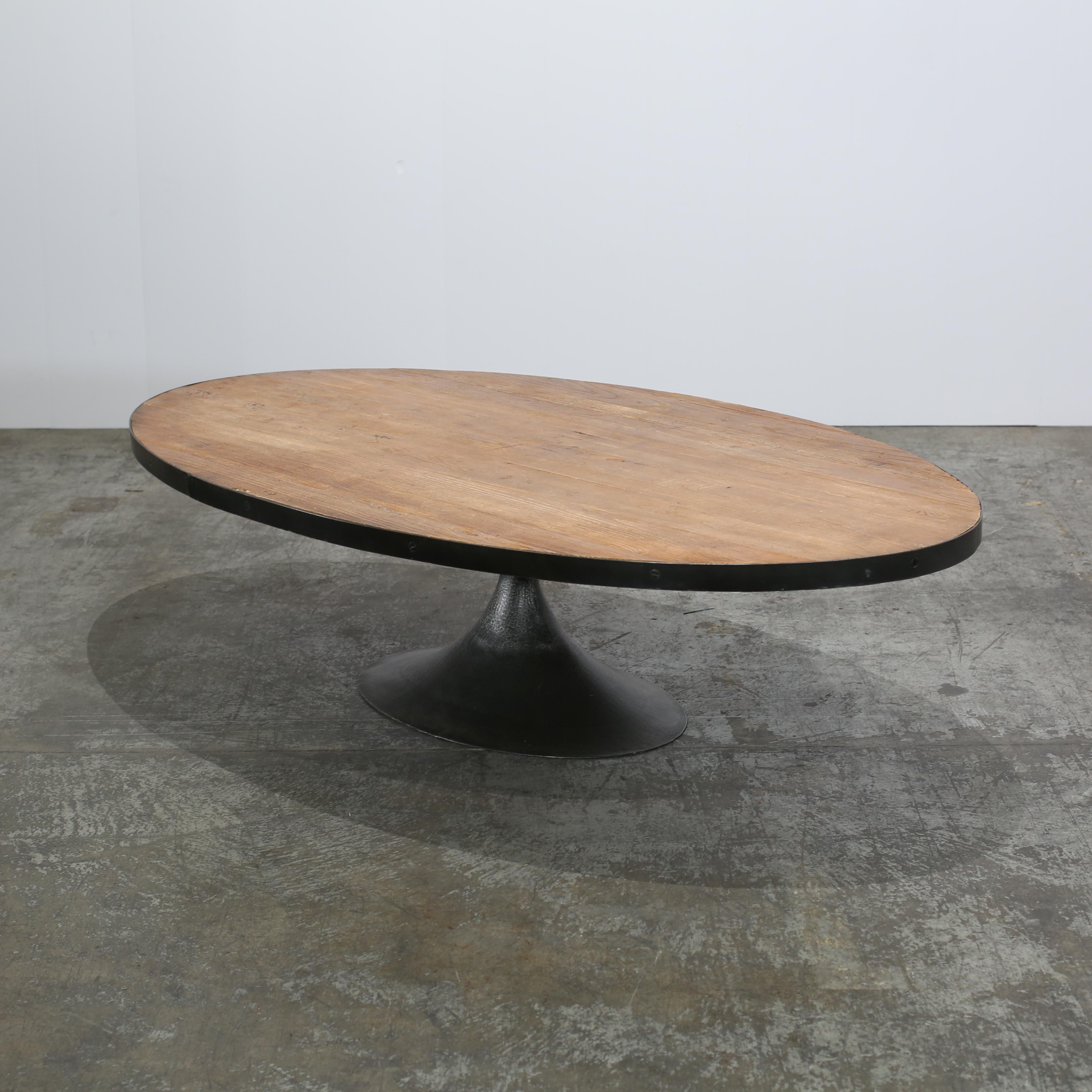 Mid-Century Modern Restoration Hardware Aero Oval Coffee Table en vente