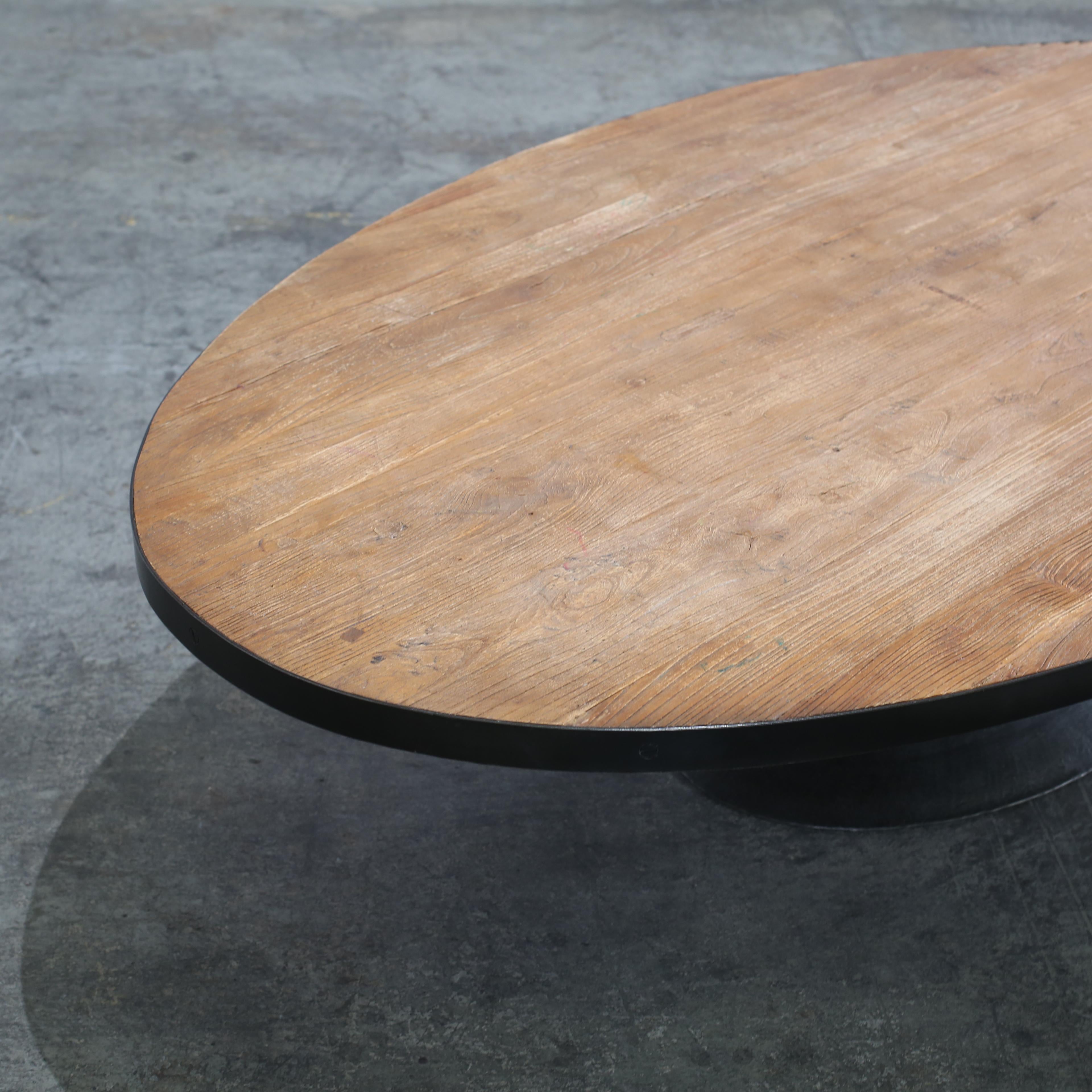 20ième siècle Restoration Hardware Aero Oval Coffee Table en vente