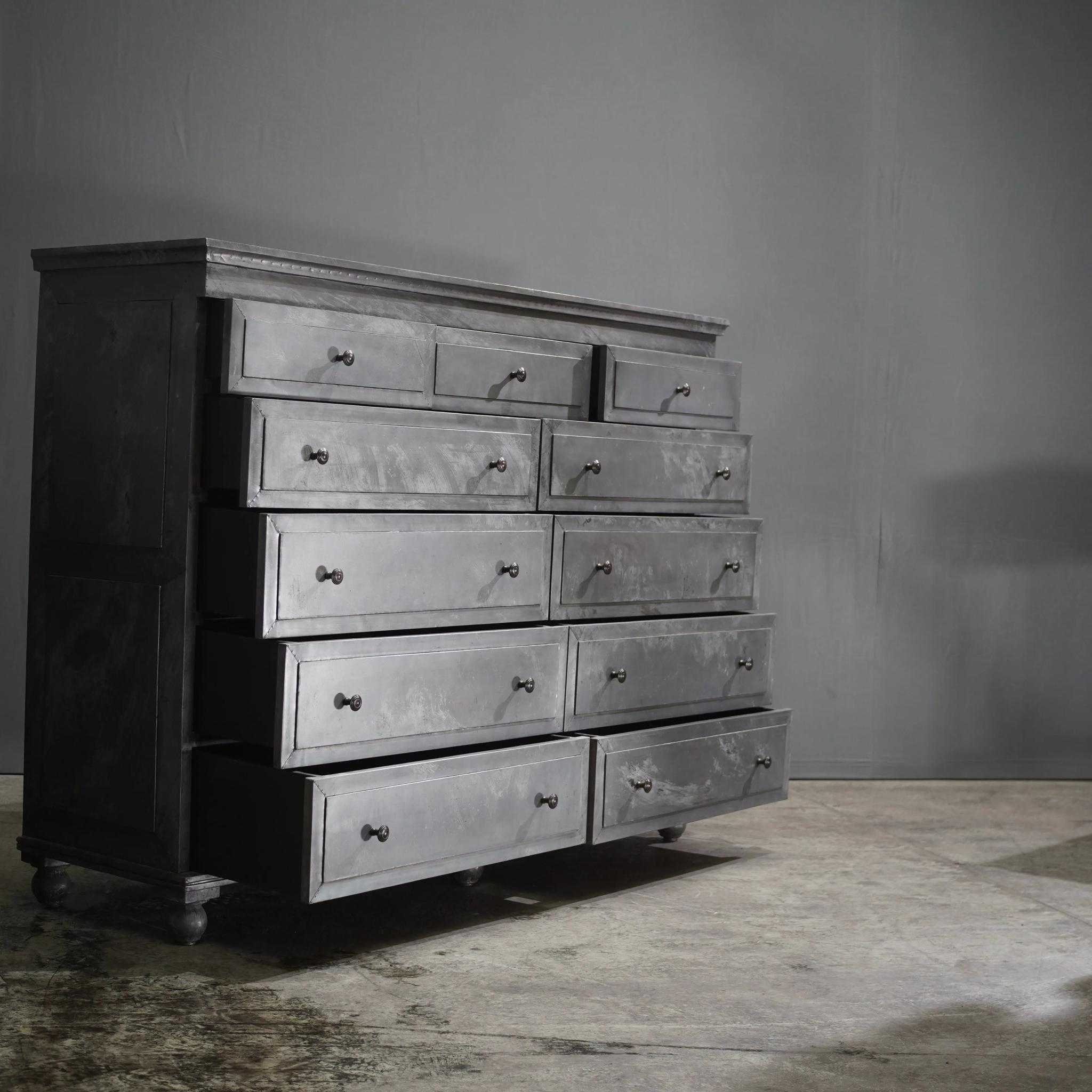Industriale Restoration Hardware Annecy Cassettiera a 11 cassetti rivestita in metallo in vendita