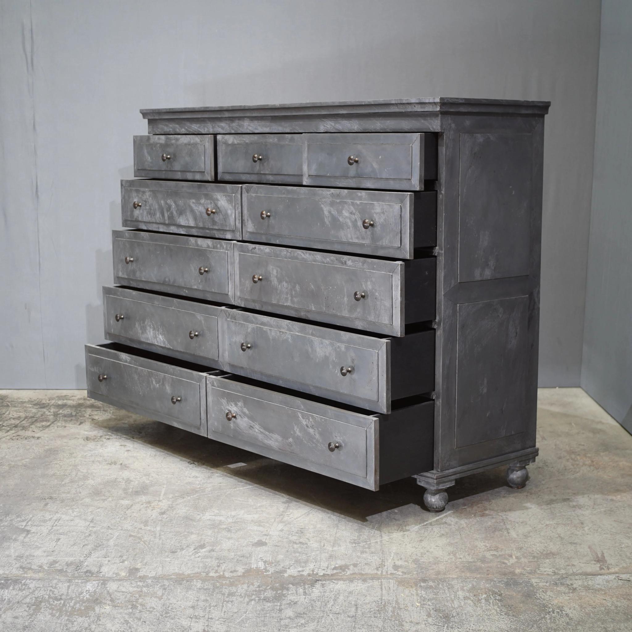 Restoration Hardware Annecy Cassettiera a 11 cassetti rivestita in metallo In condizioni buone in vendita a Basildon, London