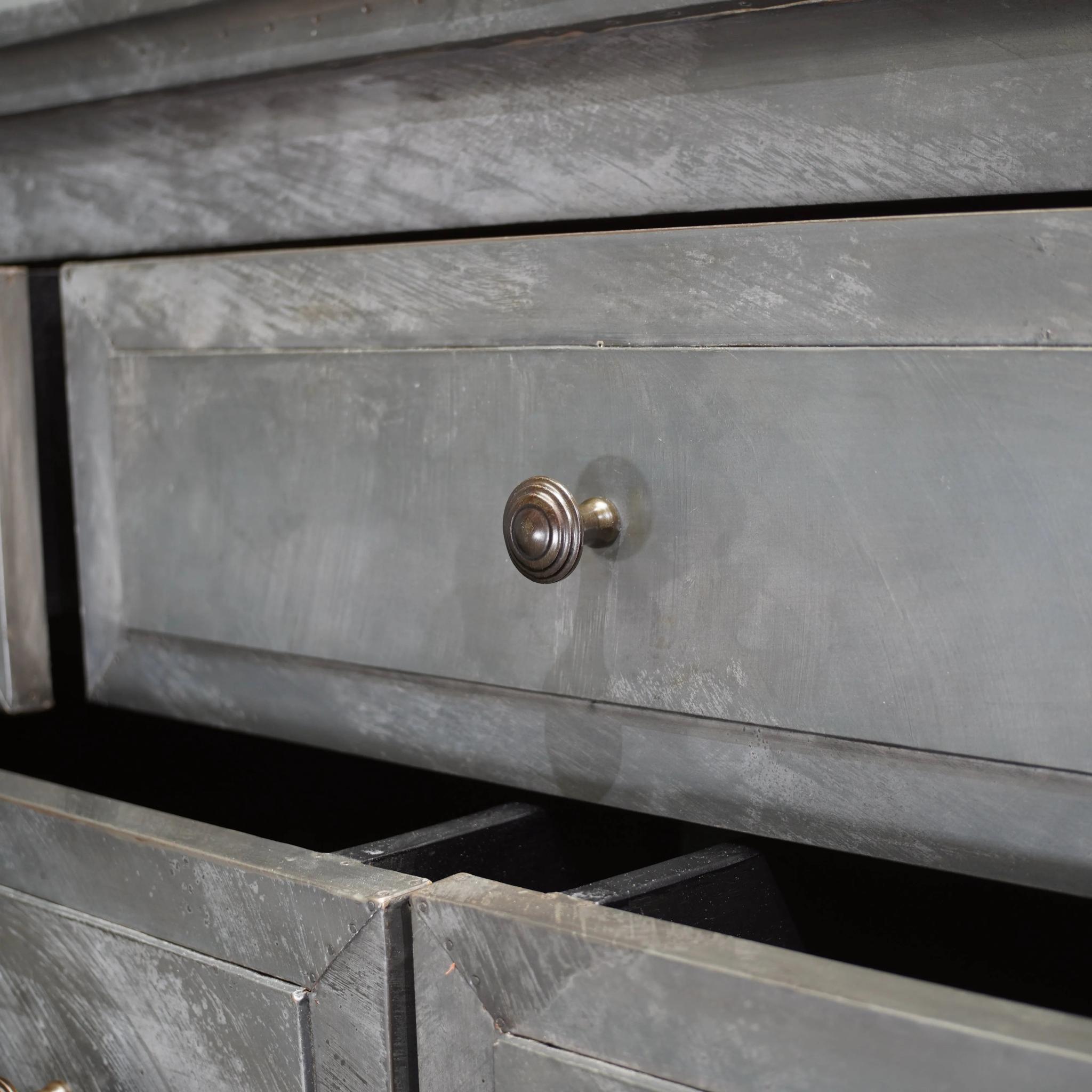 XXI secolo e contemporaneo Restoration Hardware Annecy Cassettiera a 11 cassetti rivestita in metallo in vendita