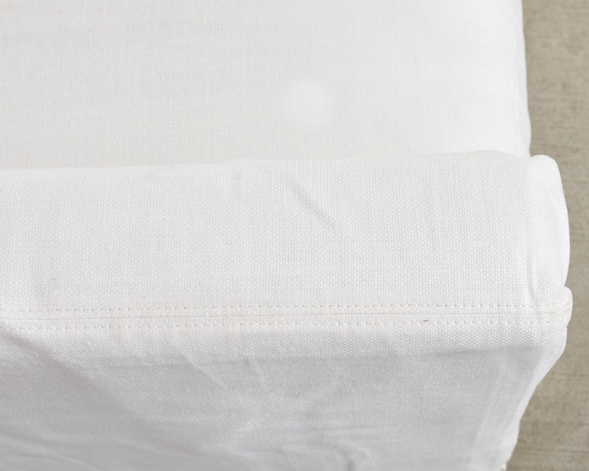 XXIe siècle et contemporain Restoration Hardware Belgian Linen Slipcover Bench Seat Sofa en vente