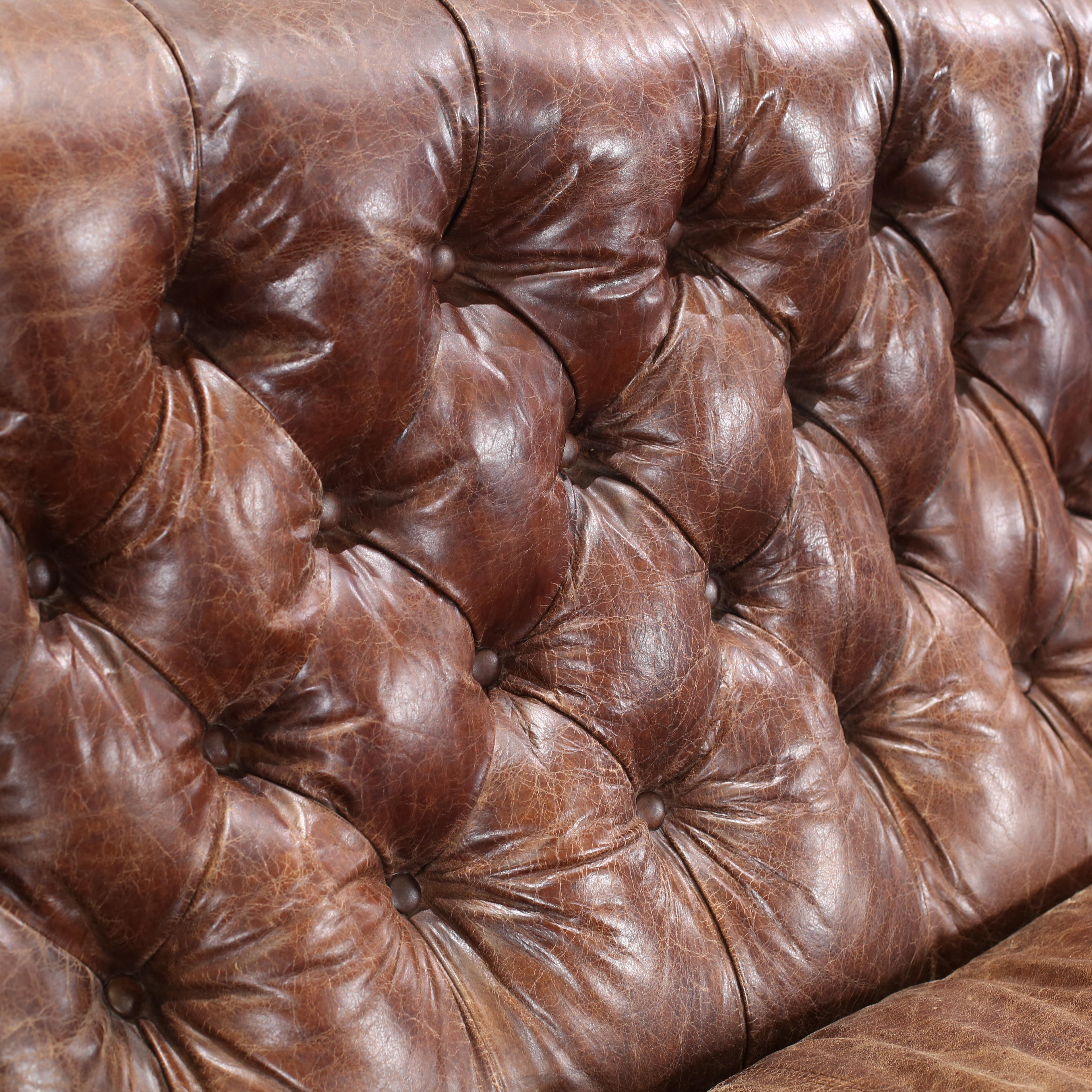 XVIIIe siècle et antérieur Canapé en cuir Churchill de Restoration Hardware avec têtes de clous en vente