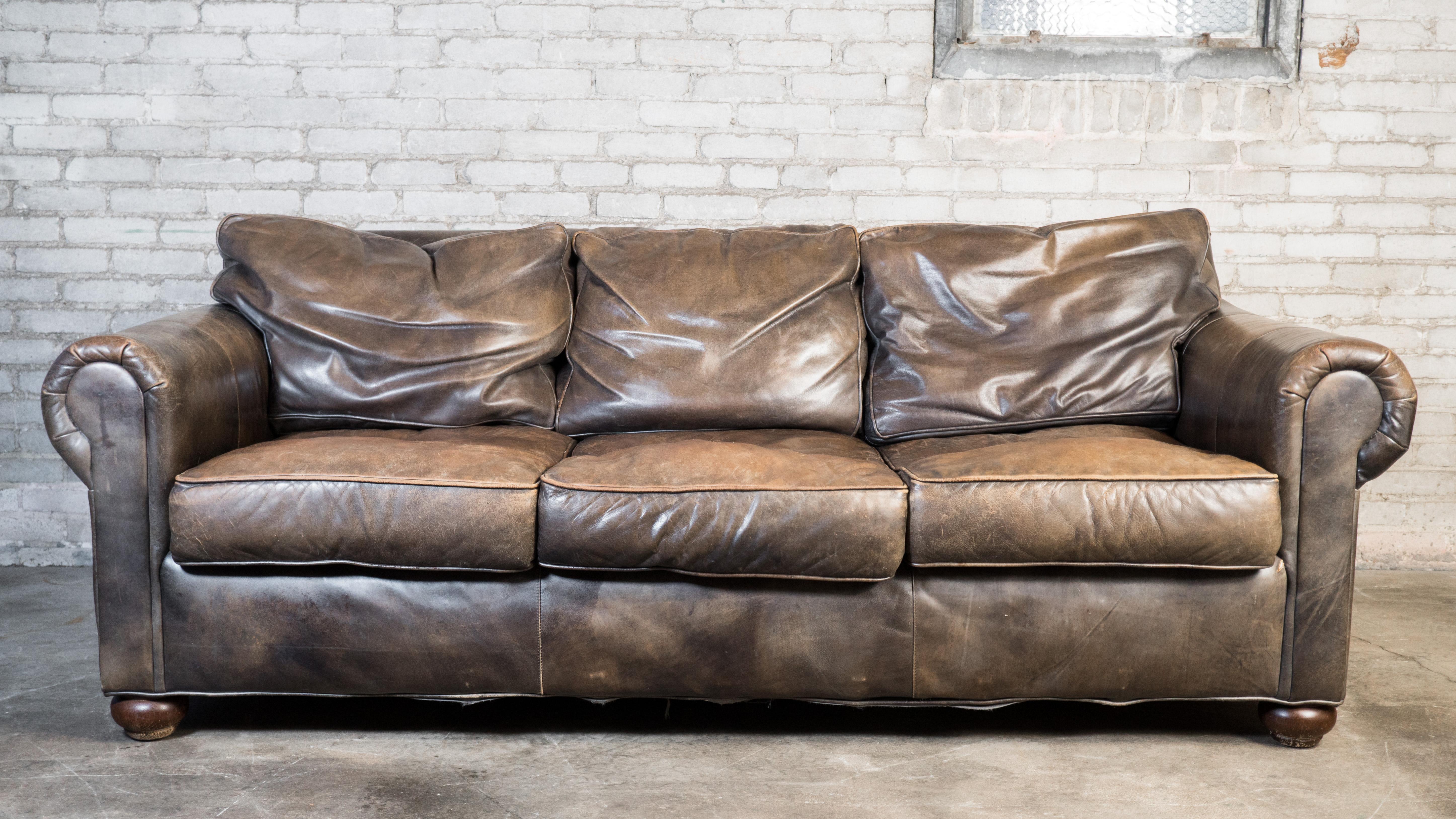 Restoration Hardware „Lancaster“ Sofa aus Leder im Used-Look im Used-Look (Unbekannt)