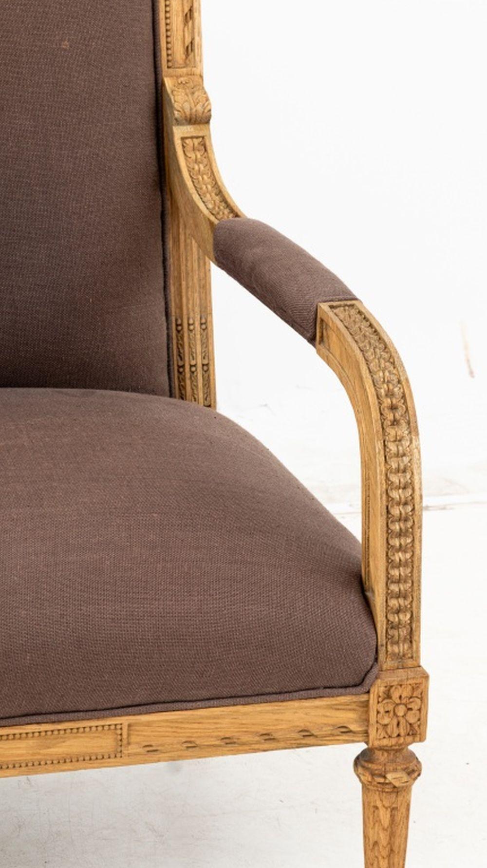 Sillón Restoration Hardware Estilo Luis XVI en Bueno estado para la venta en Astoria, NY