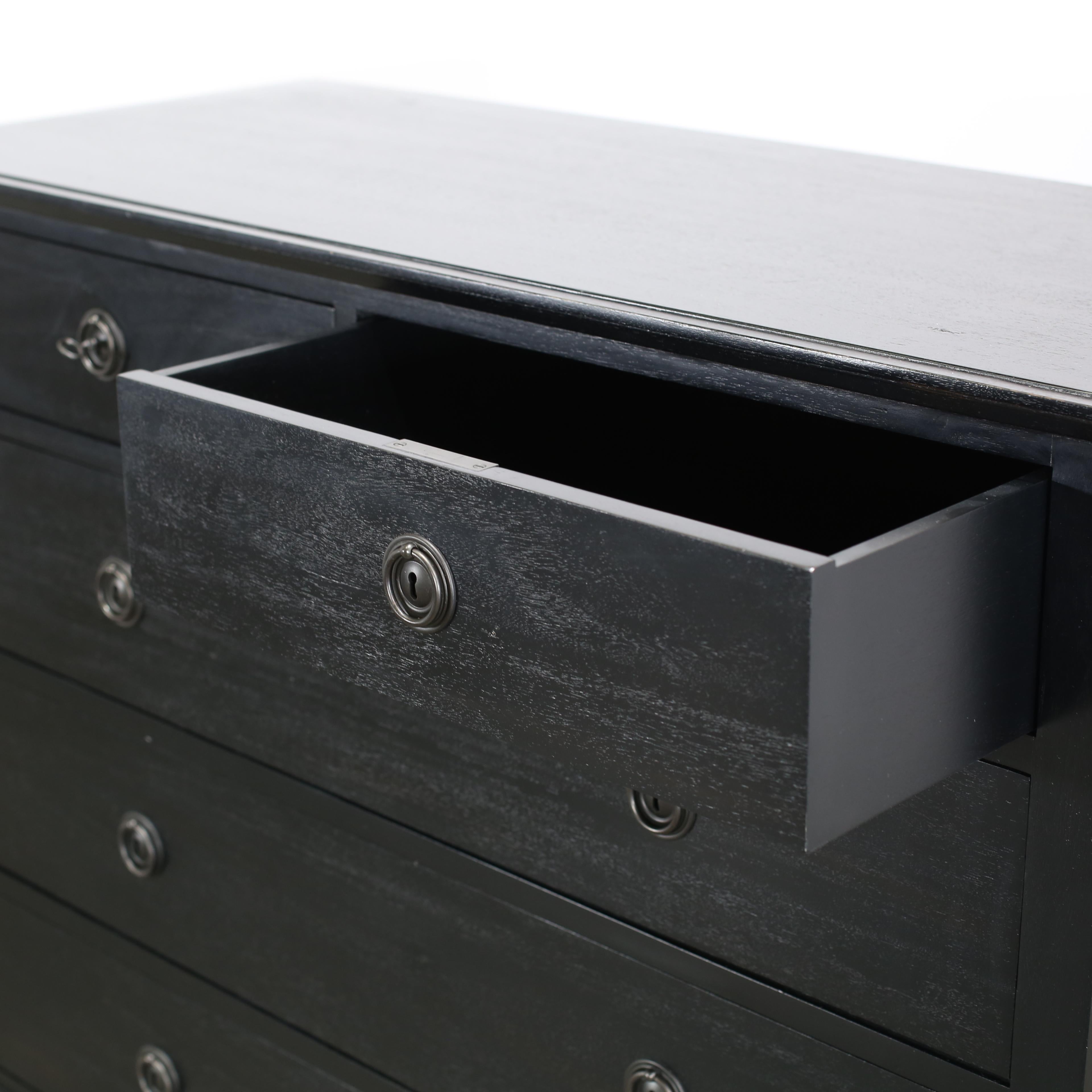 Fino al XVIII secolo Restoration Hardware Maison, cassettone a cinque cassetti in vendita