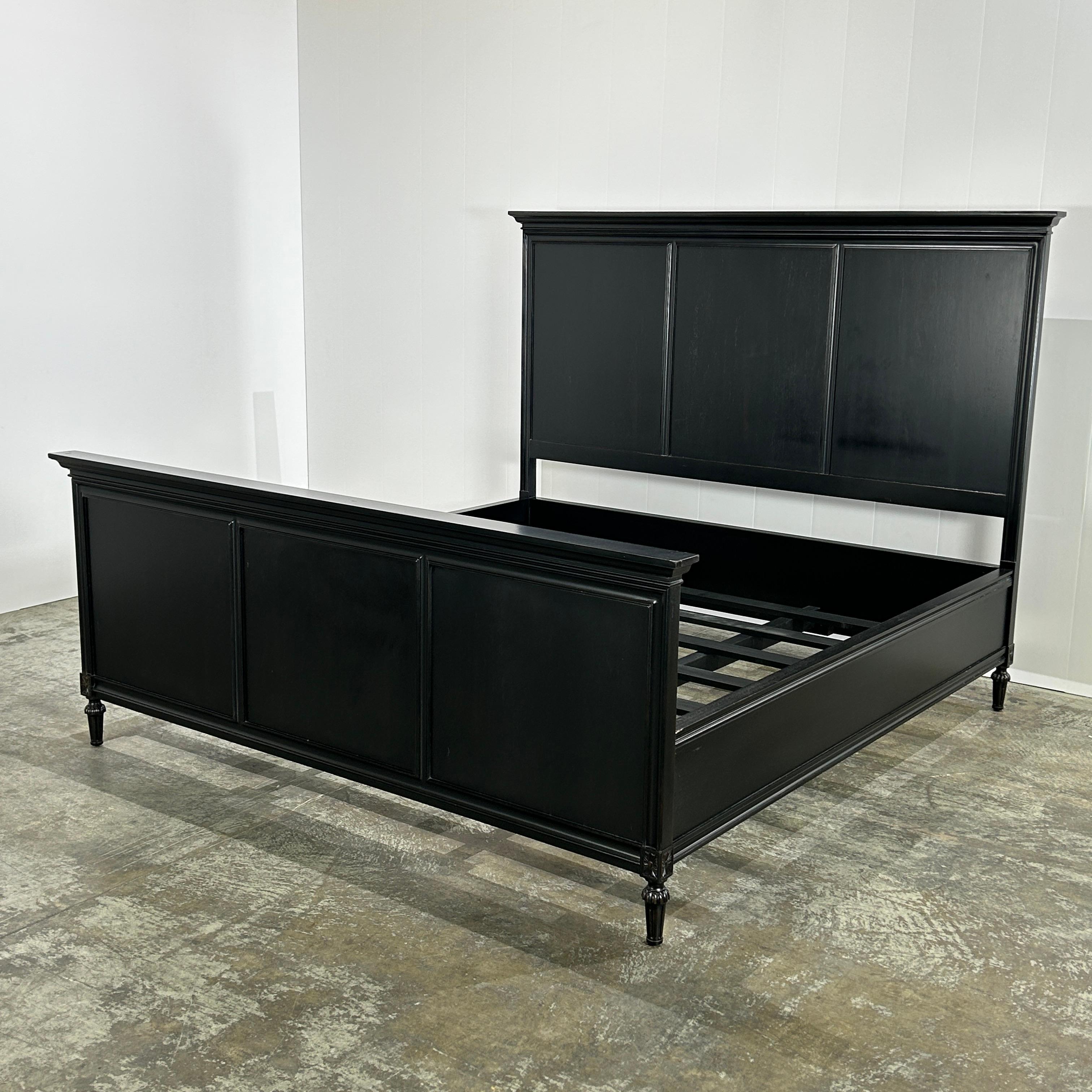 Moderno Letto a pannello con pediera Maison di Restoration Hardware in vendita