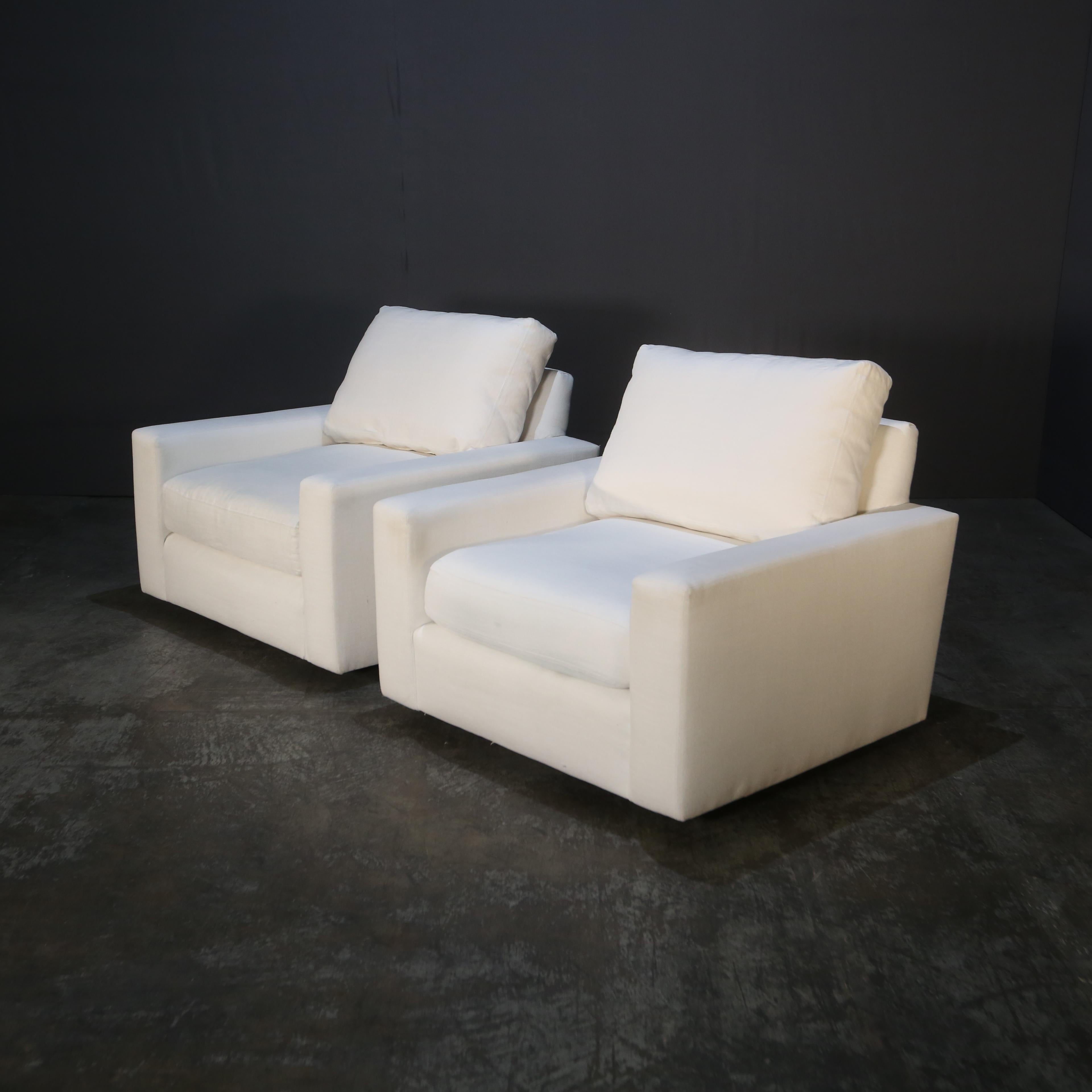 Moderne Fauteuil Maxwell de Restoration Hardware, lot de deux en vente