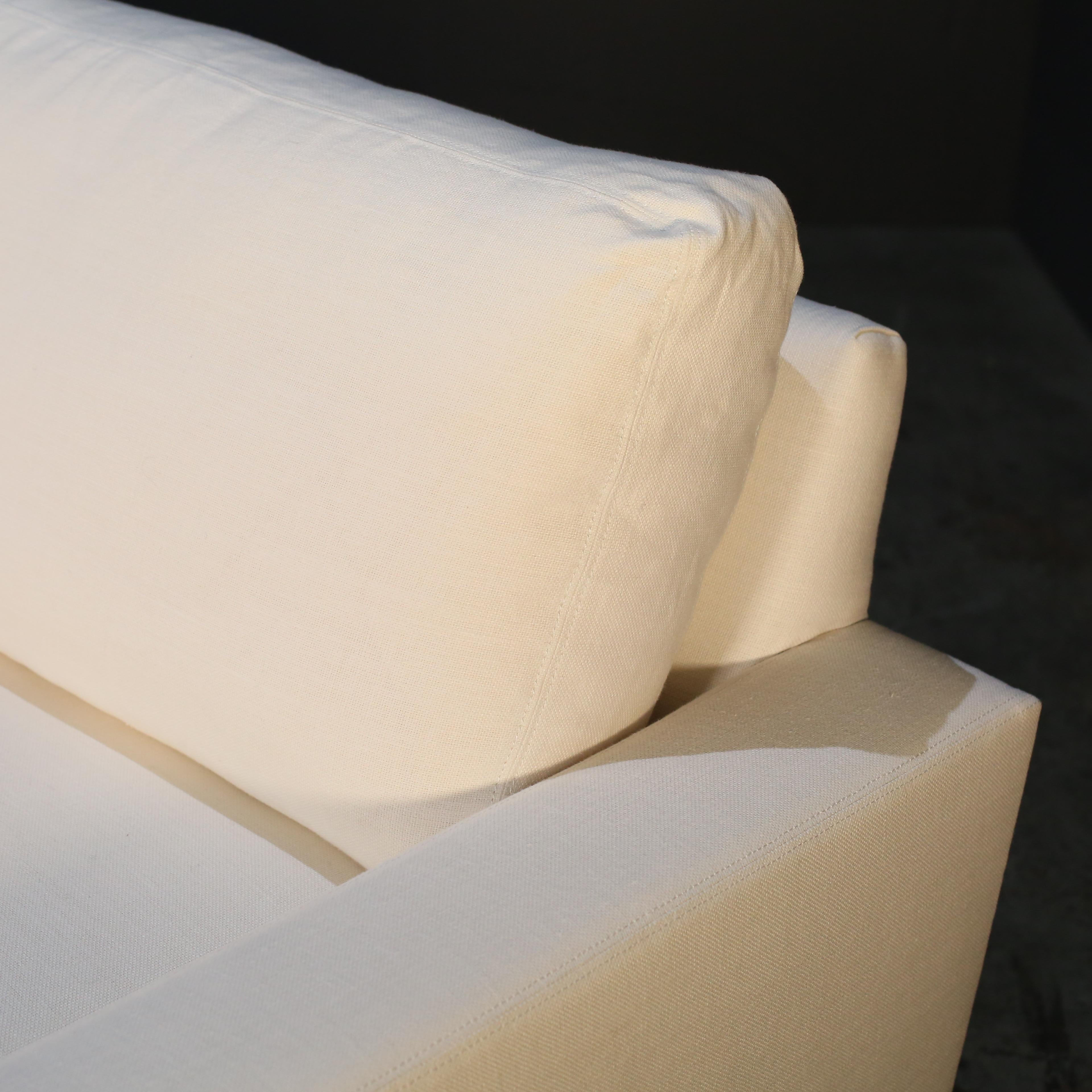Restoration Hardware Maxwell Sofa In Good Condition For Sale In Basildon, London