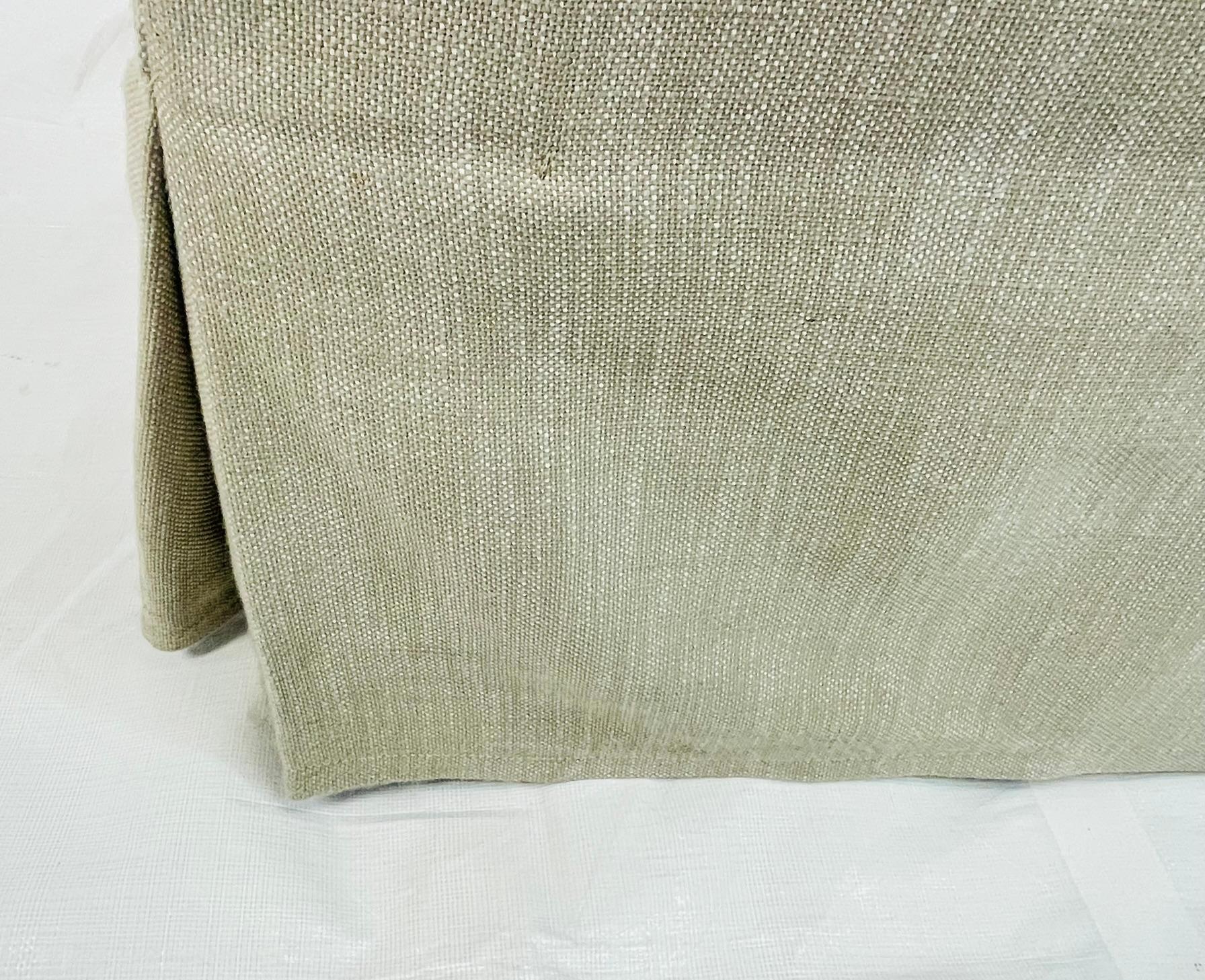 Canapé surdimensionné en lin de Restoration Hardware dans un ton sable neutre en vente 3