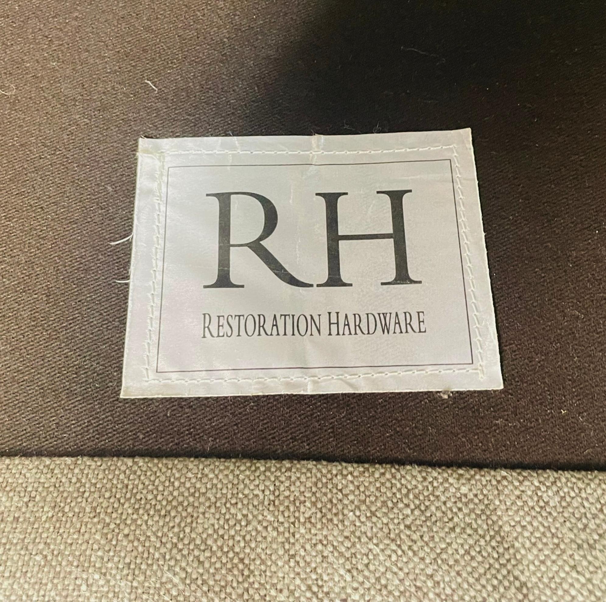 Canapé surdimensionné en lin de Restoration Hardware dans un ton sable neutre en vente 12