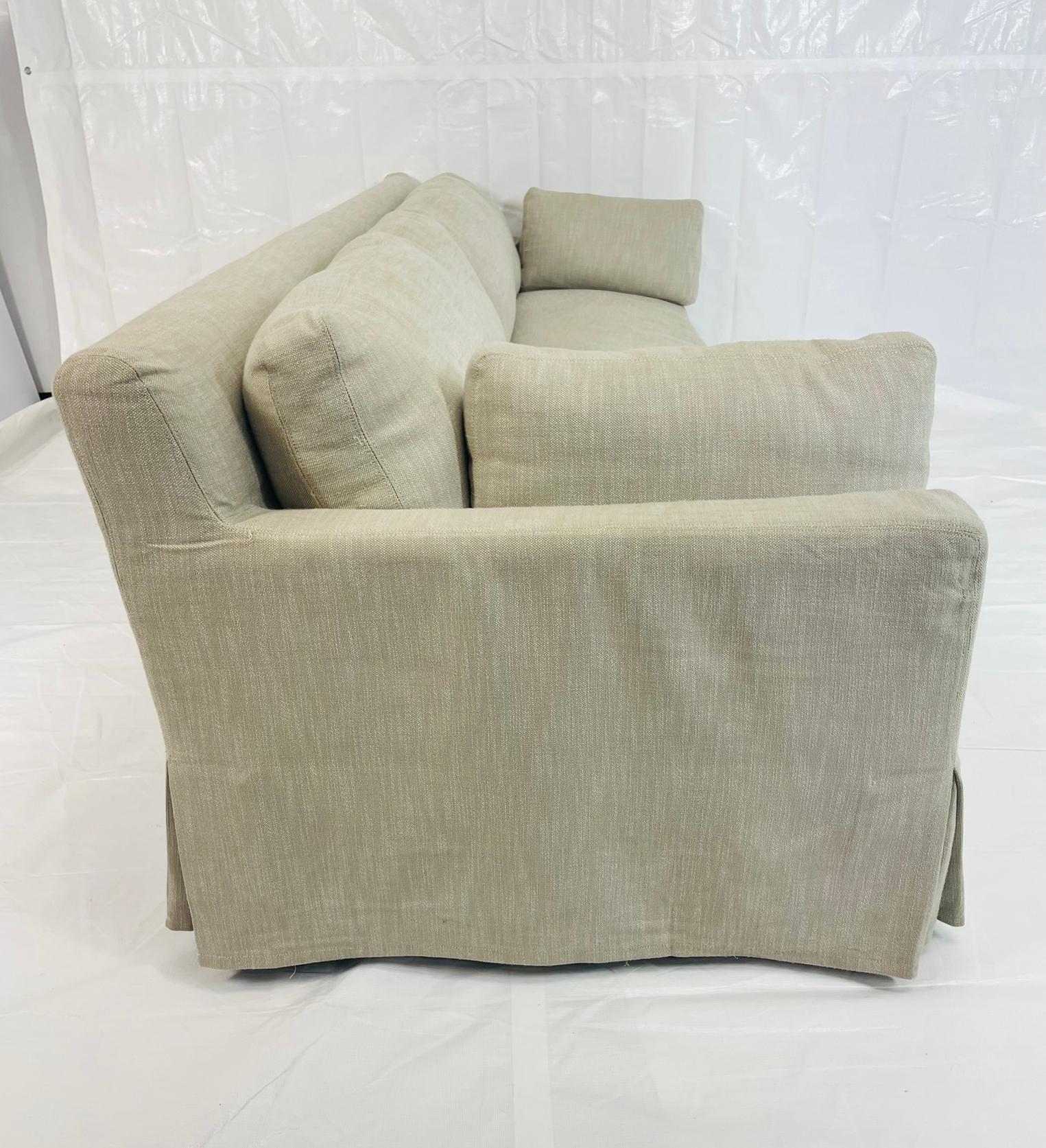 Moderne Canapé surdimensionné en lin de Restoration Hardware dans un ton sable neutre en vente