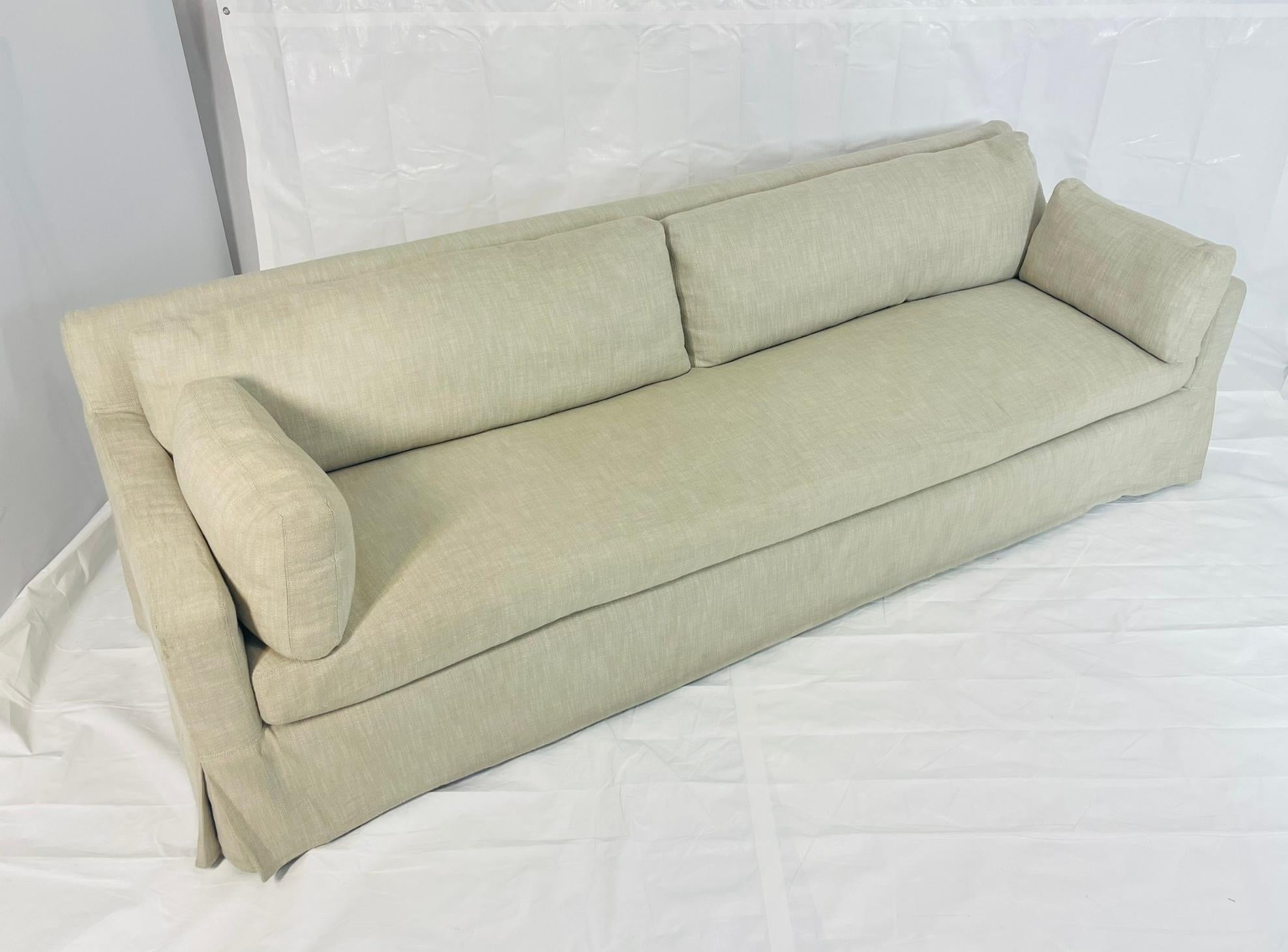 Américain Canapé surdimensionné en lin de Restoration Hardware dans un ton sable neutre en vente