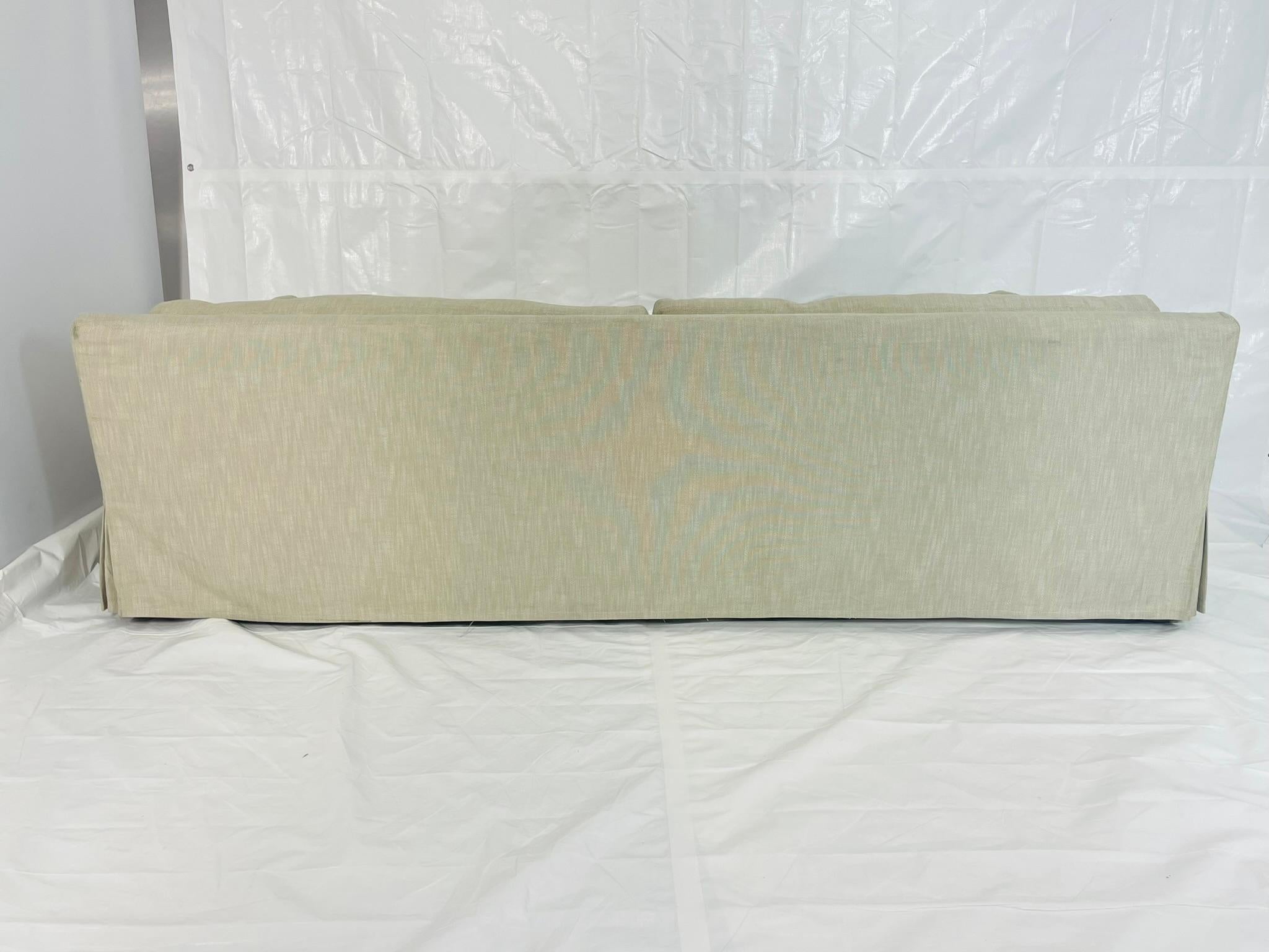 Canapé surdimensionné en lin de Restoration Hardware dans un ton sable neutre Bon état - En vente à Los Angeles, CA