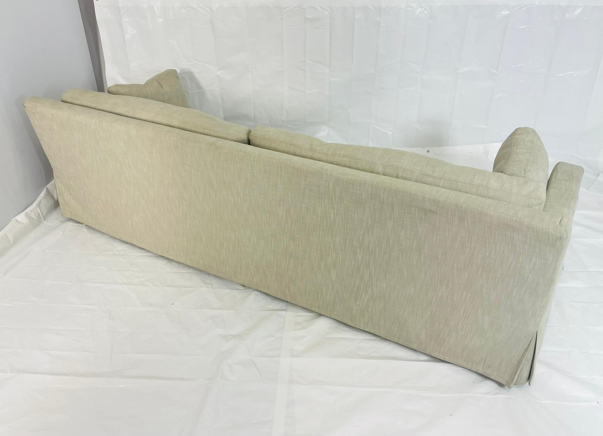 XXIe siècle et contemporain Canapé surdimensionné en lin de Restoration Hardware dans un ton sable neutre en vente