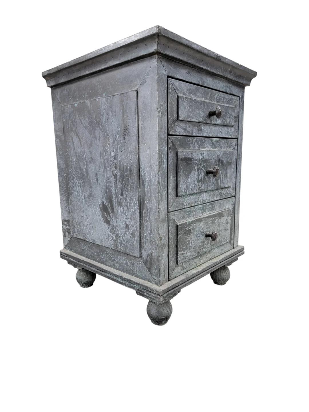 Restoration Hardware Cómoda industrial rústica de 3 cajones recubierta de cinc en venta 1