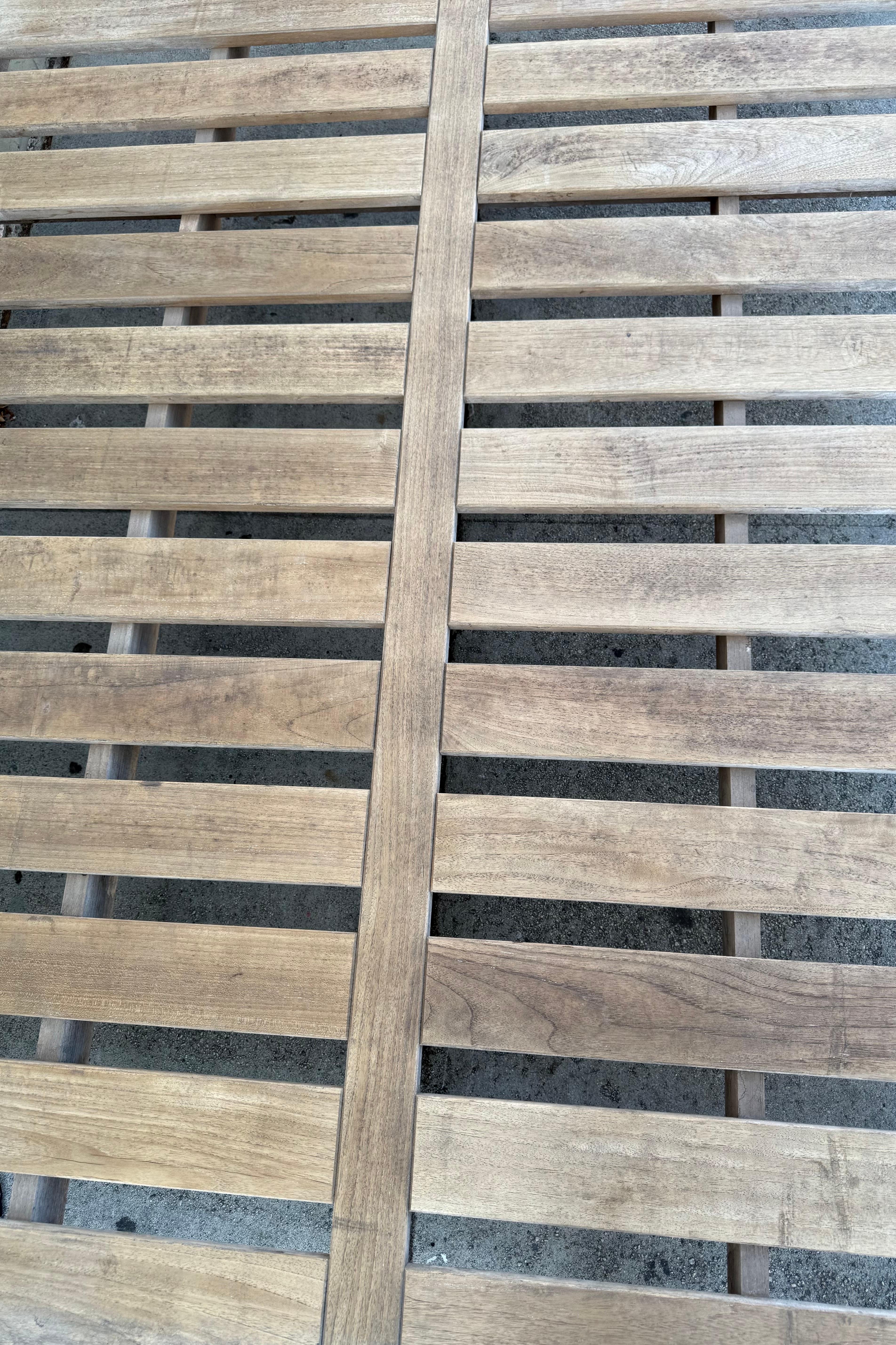 Restoration Hardware Solid Teak Outdoor Platform Base/Chaise Lounge Bon état - En vente à North Hollywood, CA
