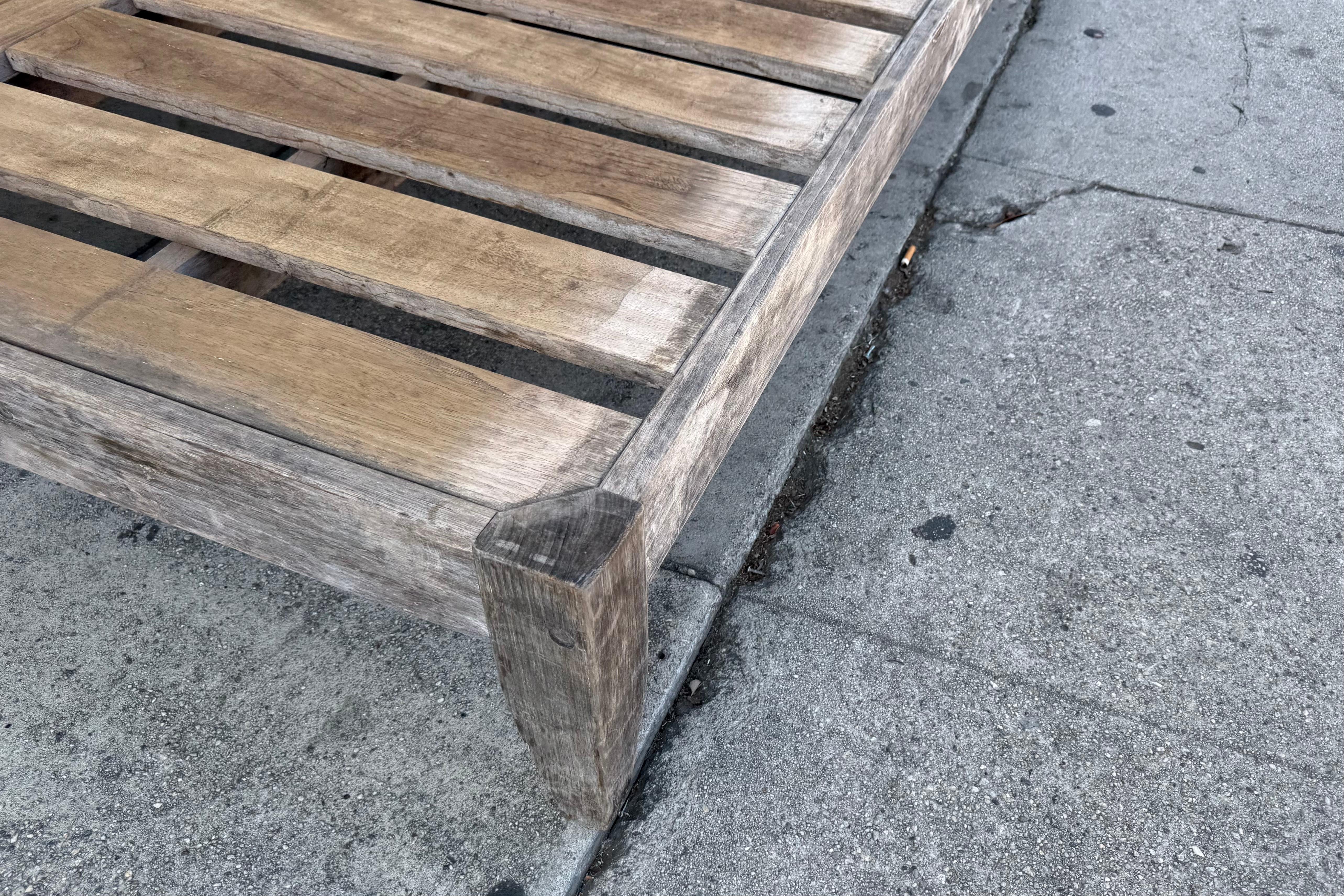XXIe siècle et contemporain Restoration Hardware Solid Teak Outdoor Platform Base/Chaise Lounge en vente