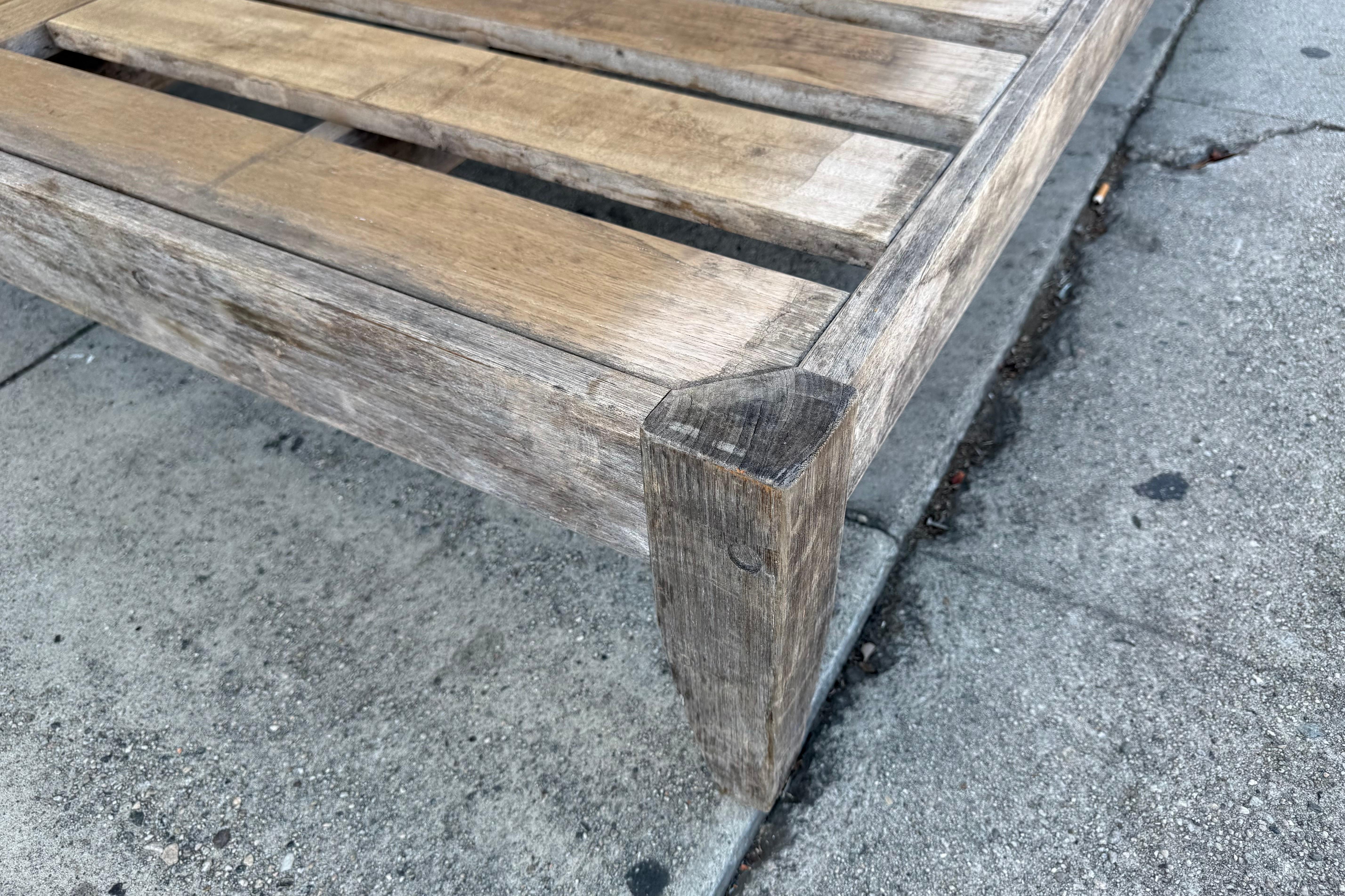 Teck Restoration Hardware Solid Teak Outdoor Platform Base/Chaise Lounge en vente
